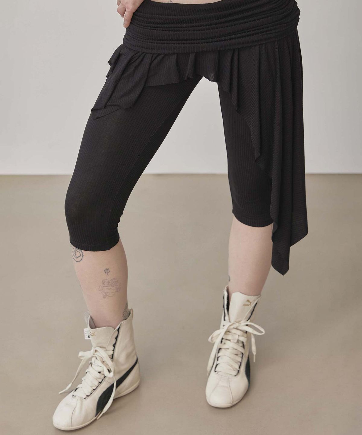 스컬프터(SCULPTOR) Asymmetric Skirt Leggings Black