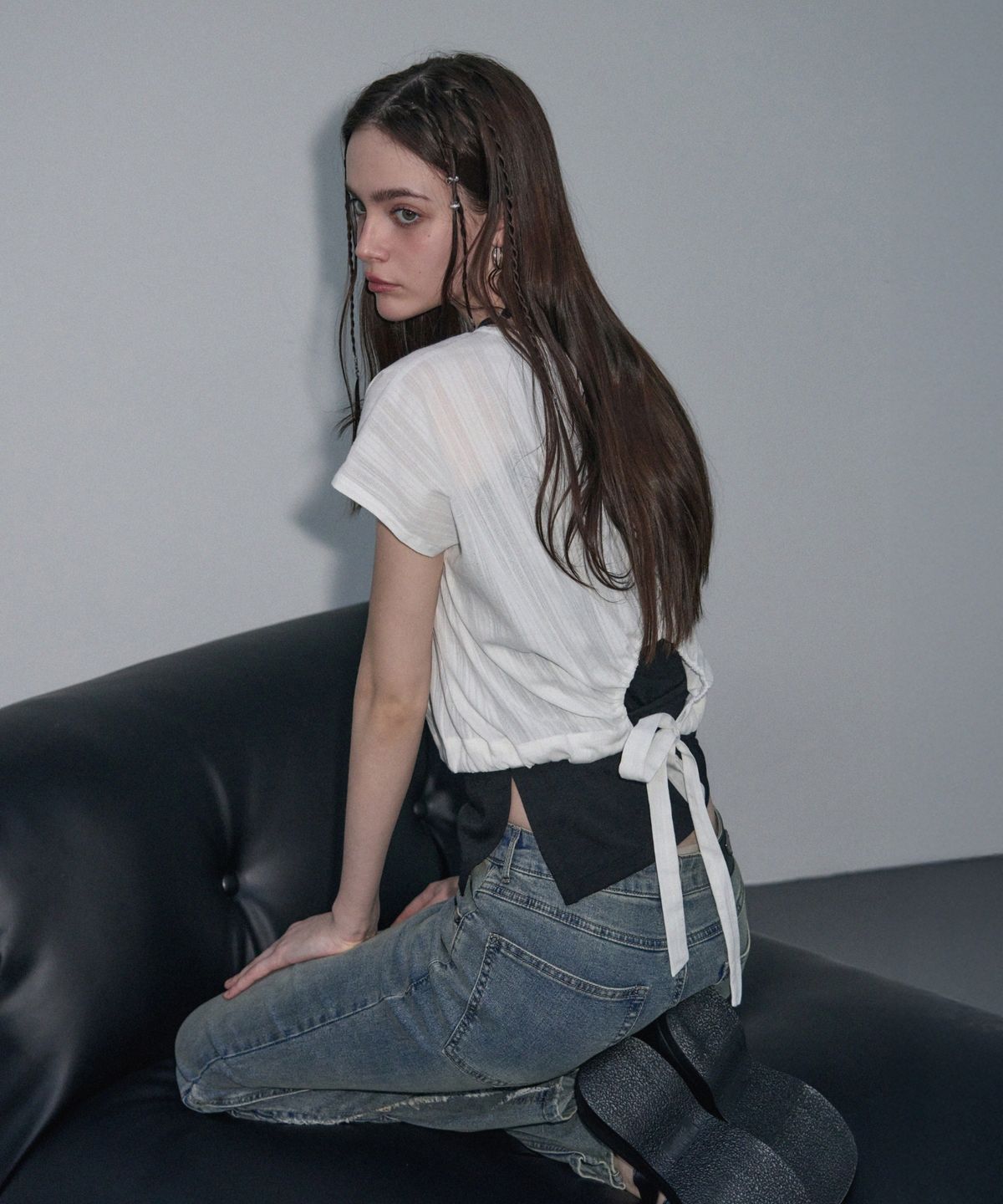 레더리(LEATHERY) 레이스 캡 슬리브 탑 [WHITE]