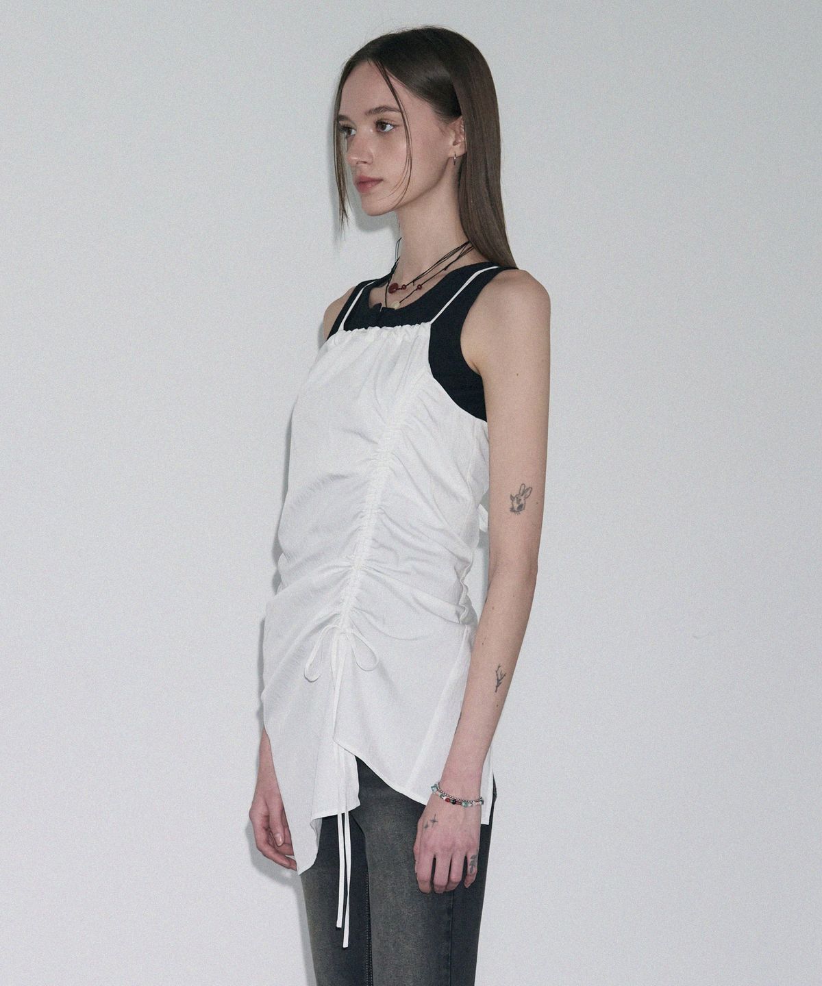 레더리(LEATHERY) 셔링 레이어드 원피스 [WHITE]