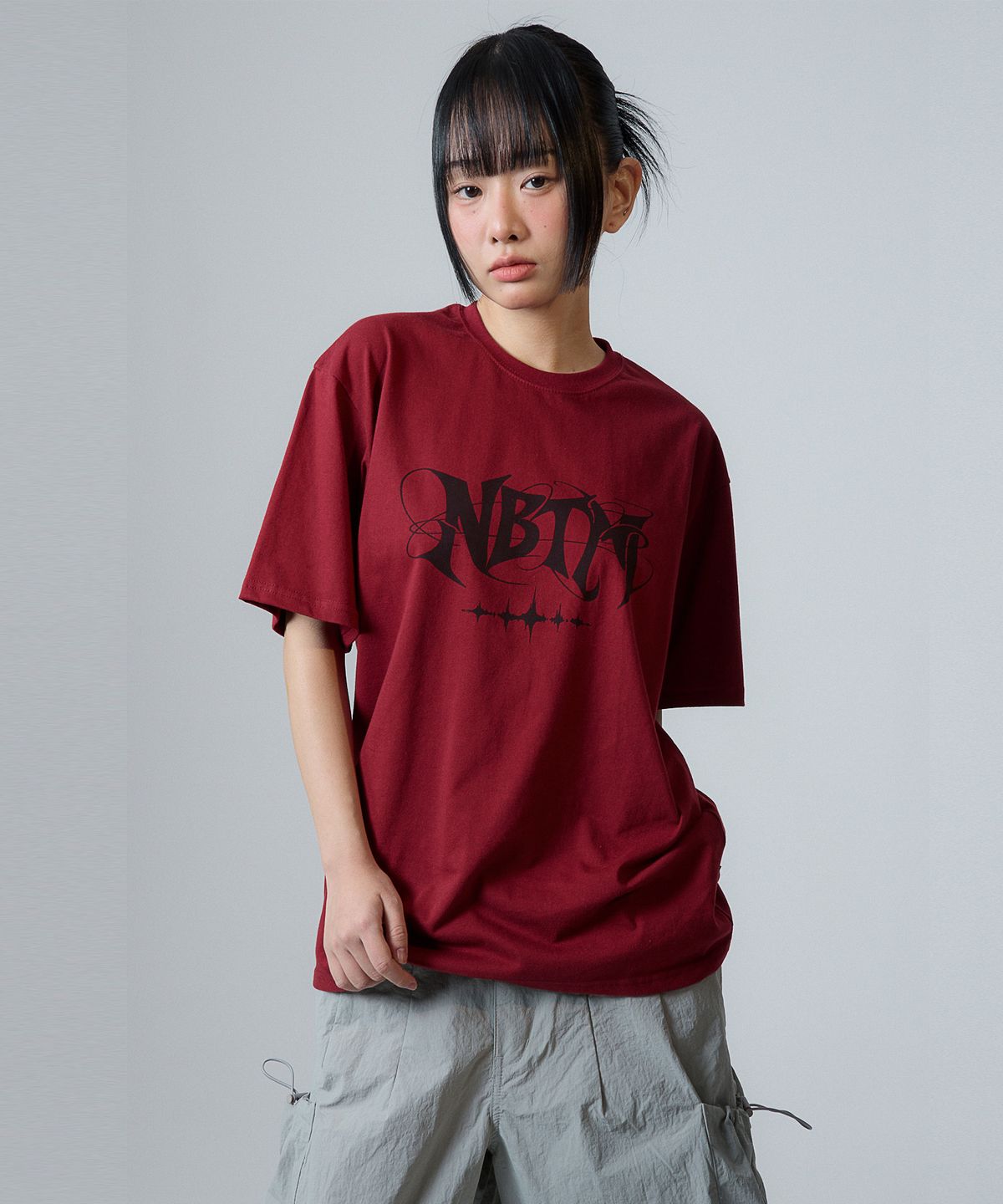 낫띵이즈베럴댄미(NOTHINGISBETTERTHANME) GALAXY LOGO TEE_burgundy