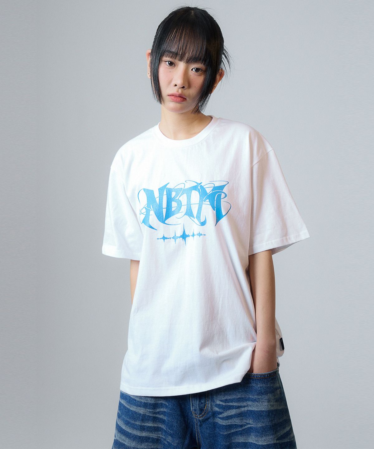 낫띵이즈베럴댄미(NOTHINGISBETTERTHANME) GALAXY LOGO TEE_white