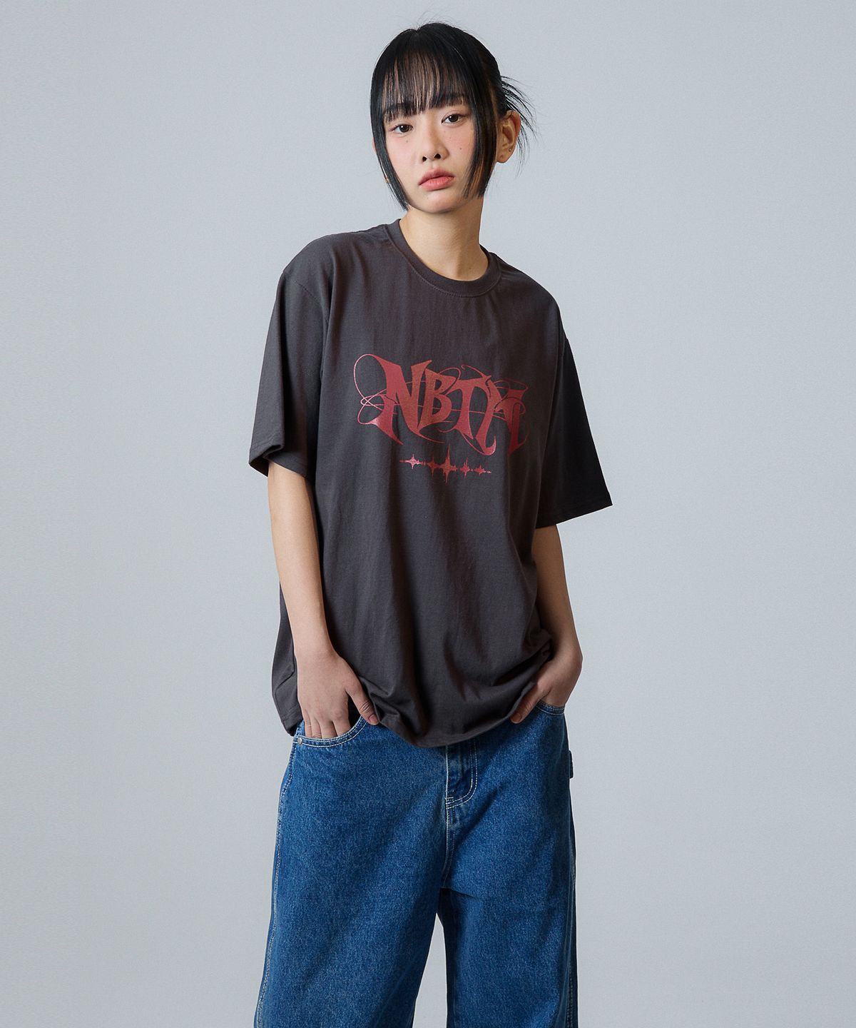 낫띵이즈베럴댄미(NOTHINGISBETTERTHANME) GALAXY LOGO TEE_charcoal