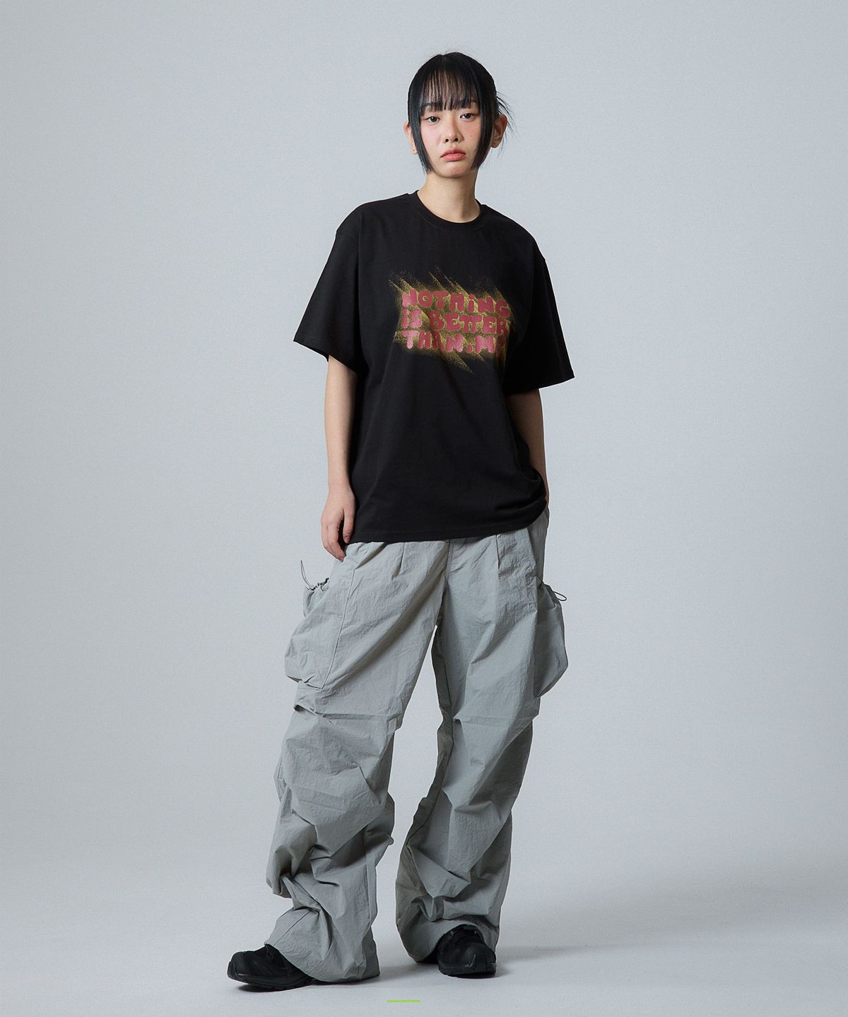 낫띵이즈베럴댄미(NOTHINGISBETTERTHANME) LIGHT LETTERING TEE_black