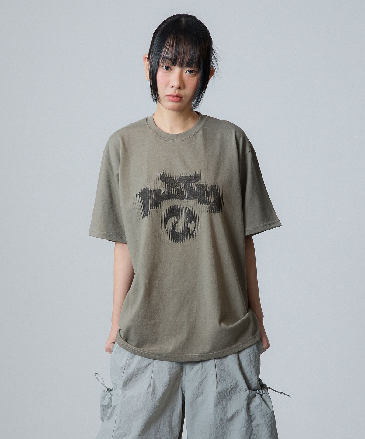 낫띵이즈베럴댄미(NOTHINGISBETTERTHANME) NBTM SYMBOL TEE_khaki