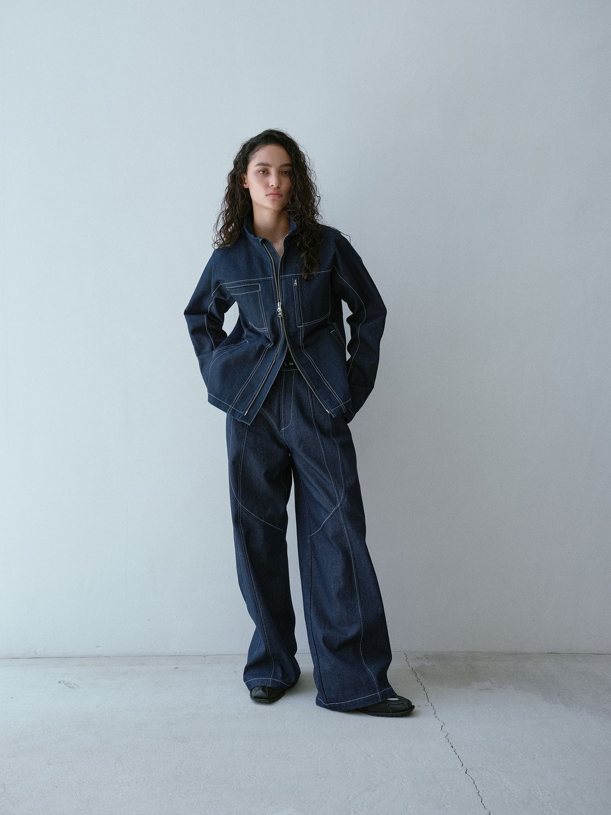 콥키노(KOBKINO) CURVED OVERSIZE DENIM PANTS  (DARK BLUE)