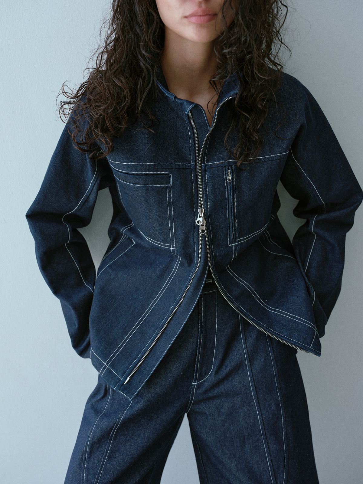 콥키노(KOBKINO) CURVERD DENIM JACKET (DARK BLUE)