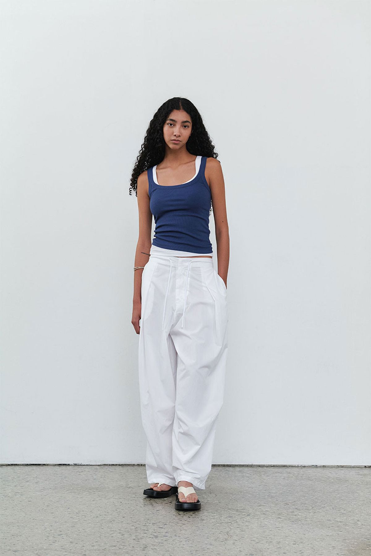 콥키노(KOBKINO) PARACHUTE PANTS (WHITE)- ESSENTIAL