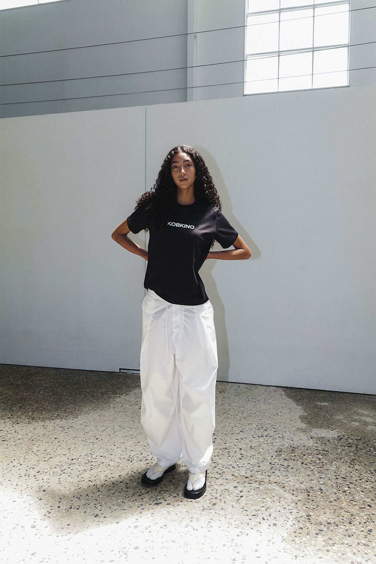 콥키노(KOBKINO) PARACHUTE PANTS (WHITE)- ESSENTIAL
