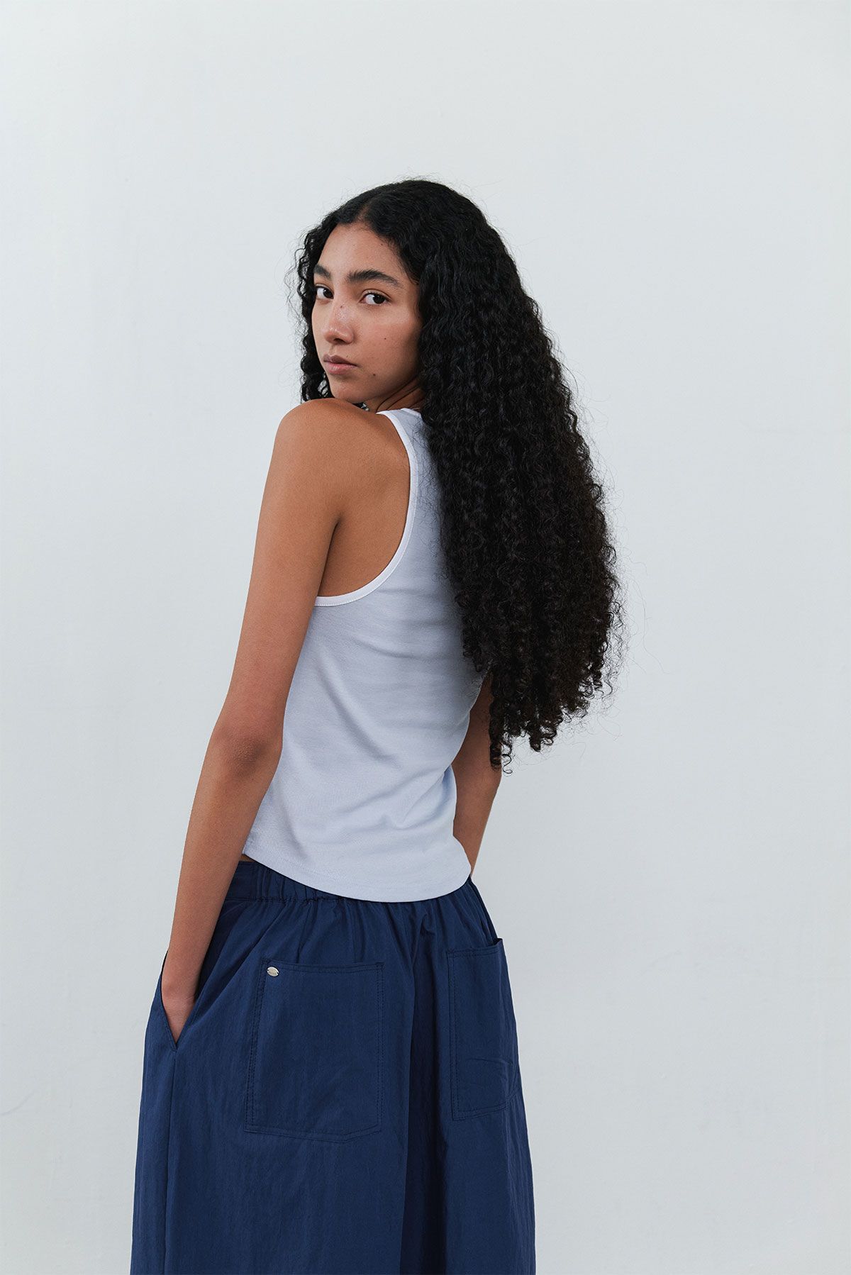 콥키노(KOBKINO) HALTER SLEEVELESS TOP (BLUE) - ESSENTIAL