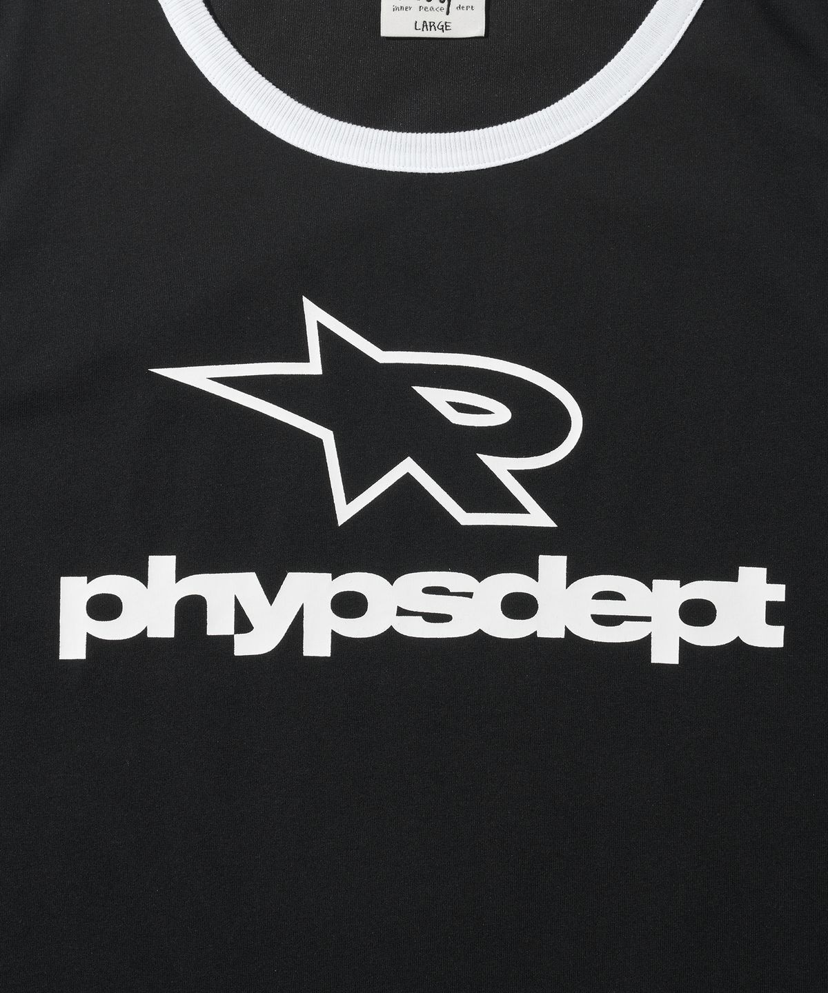피지컬 디파트먼트(PHYSICAL DEPARTMENT) 리플렉티브 파이핑 액팅 로고 슬리브리스_블랙