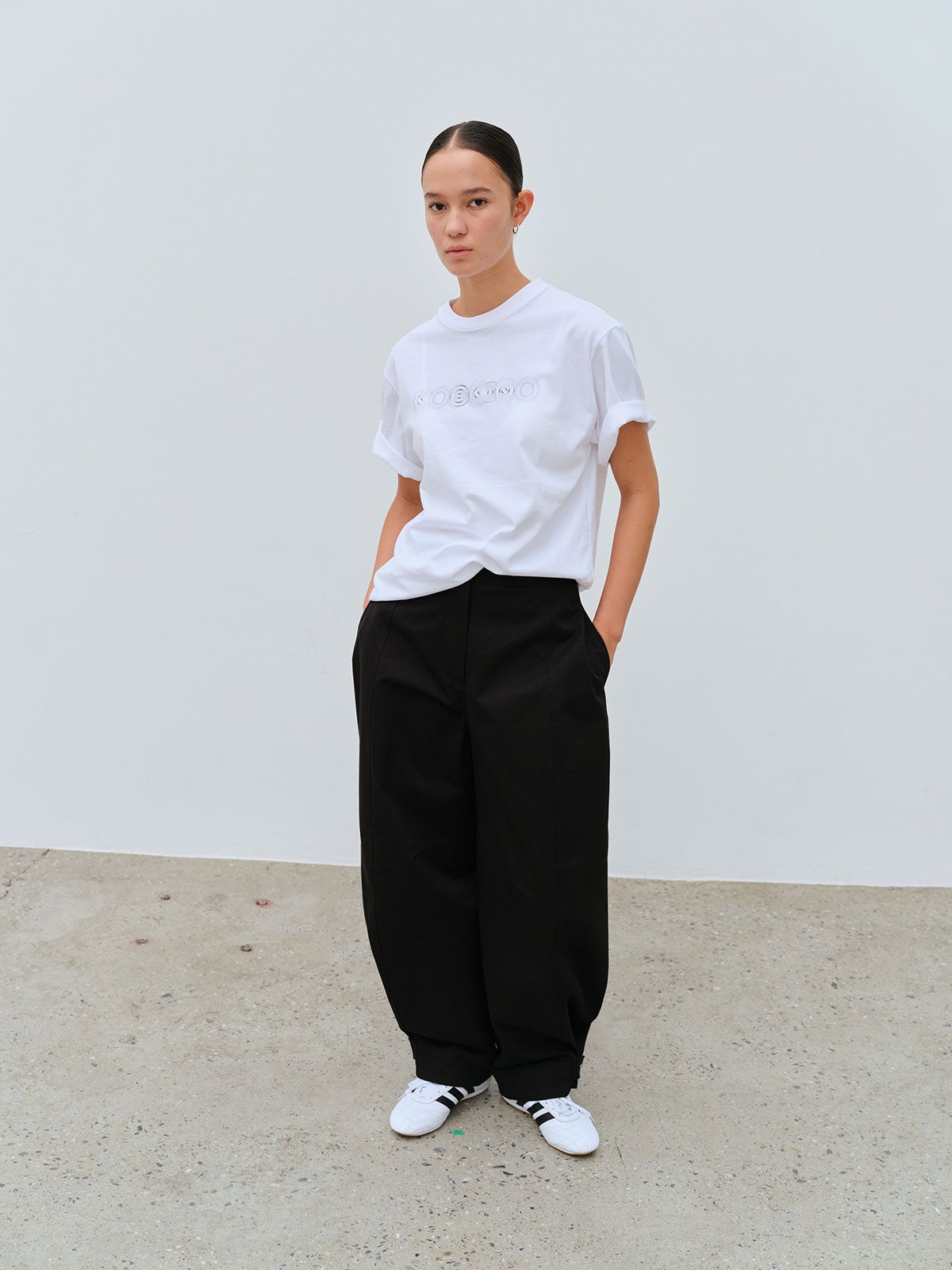 콥키노(KOBKINO) TYPO LOGO T-SHIRTS (WHITE)