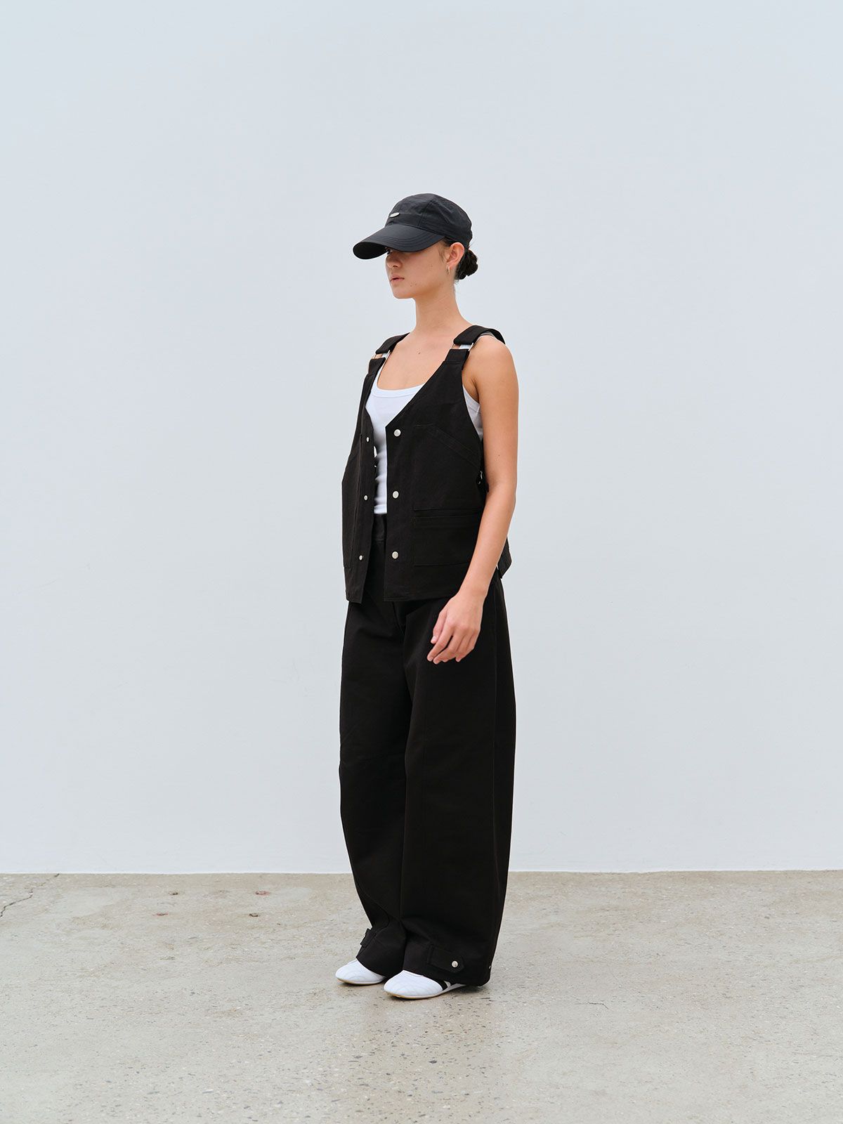 콥키노(KOBKINO) UTILITY COTTON VEST (BLACK)