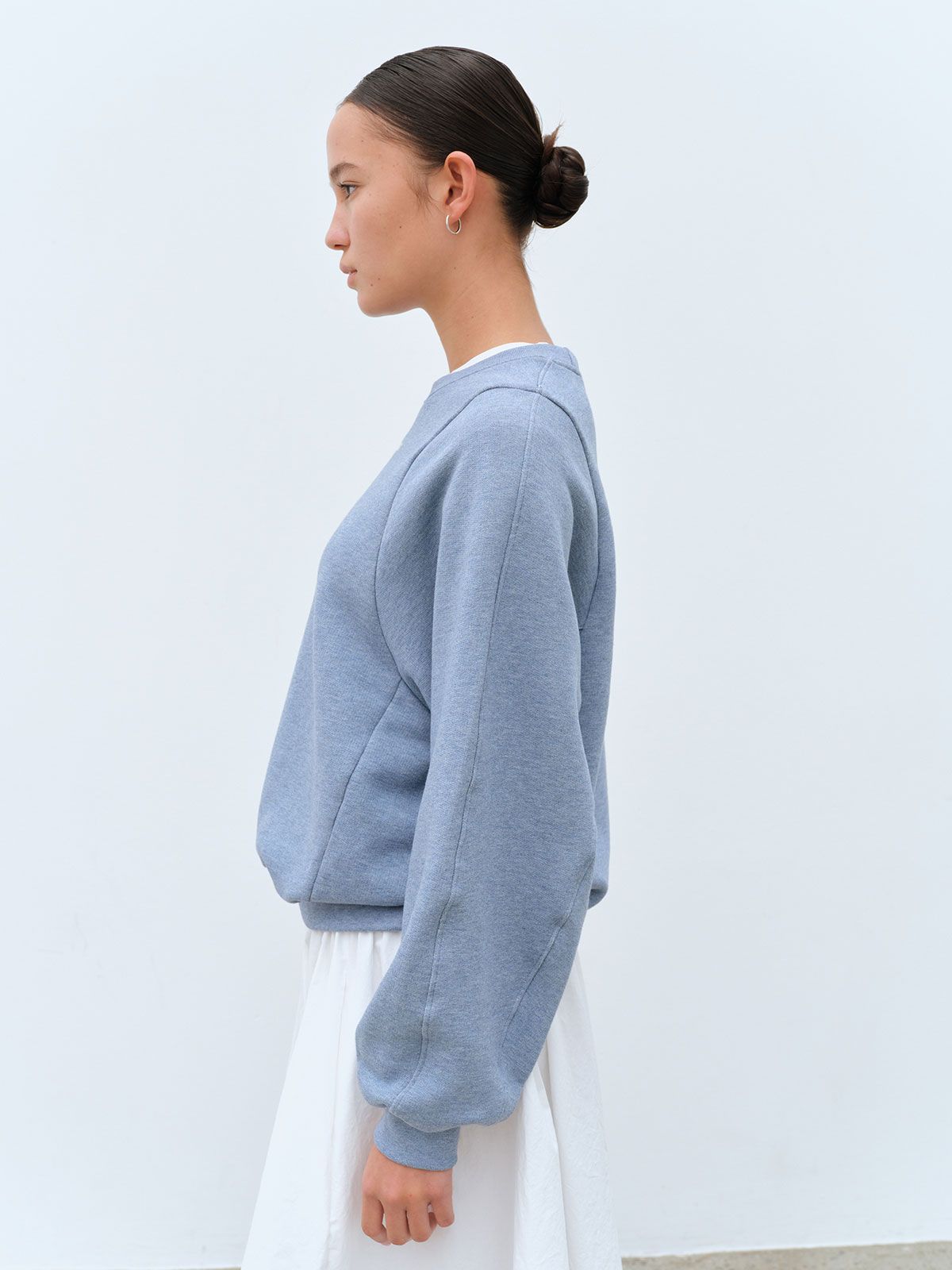 콥키노(KOBKINO) MELANGE CURVED SWEATSHIRT (LIGHT BLUE)