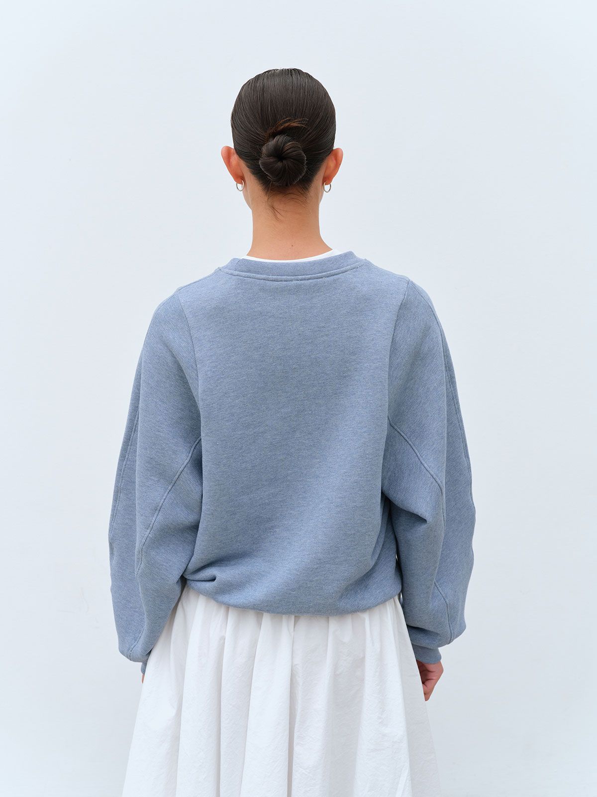 콥키노(KOBKINO) MELANGE CURVED SWEATSHIRT (LIGHT BLUE)