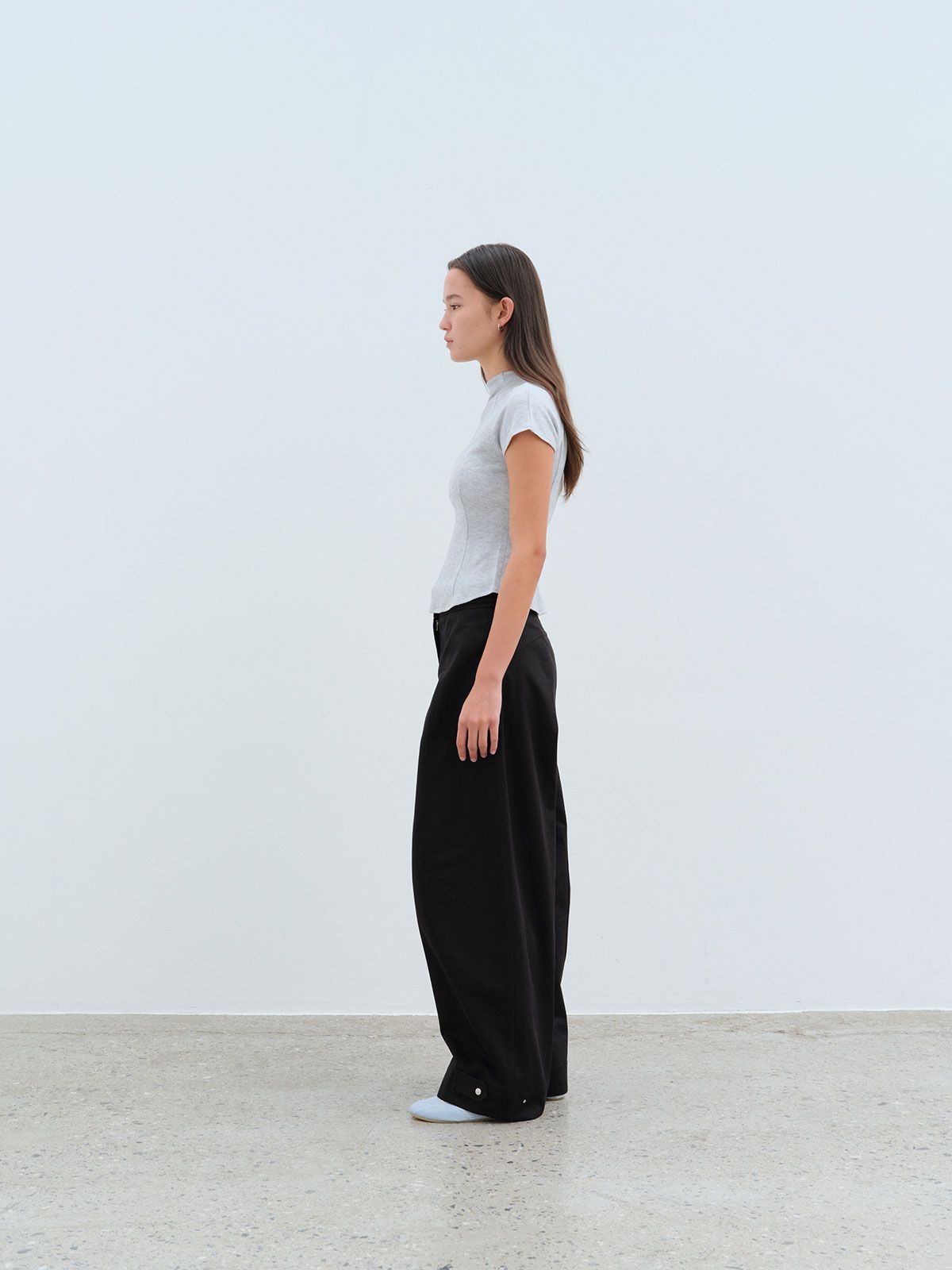 콥키노(KOBKINO) ADJUSTABLE CURVED WIDE PANTS (BLACK)