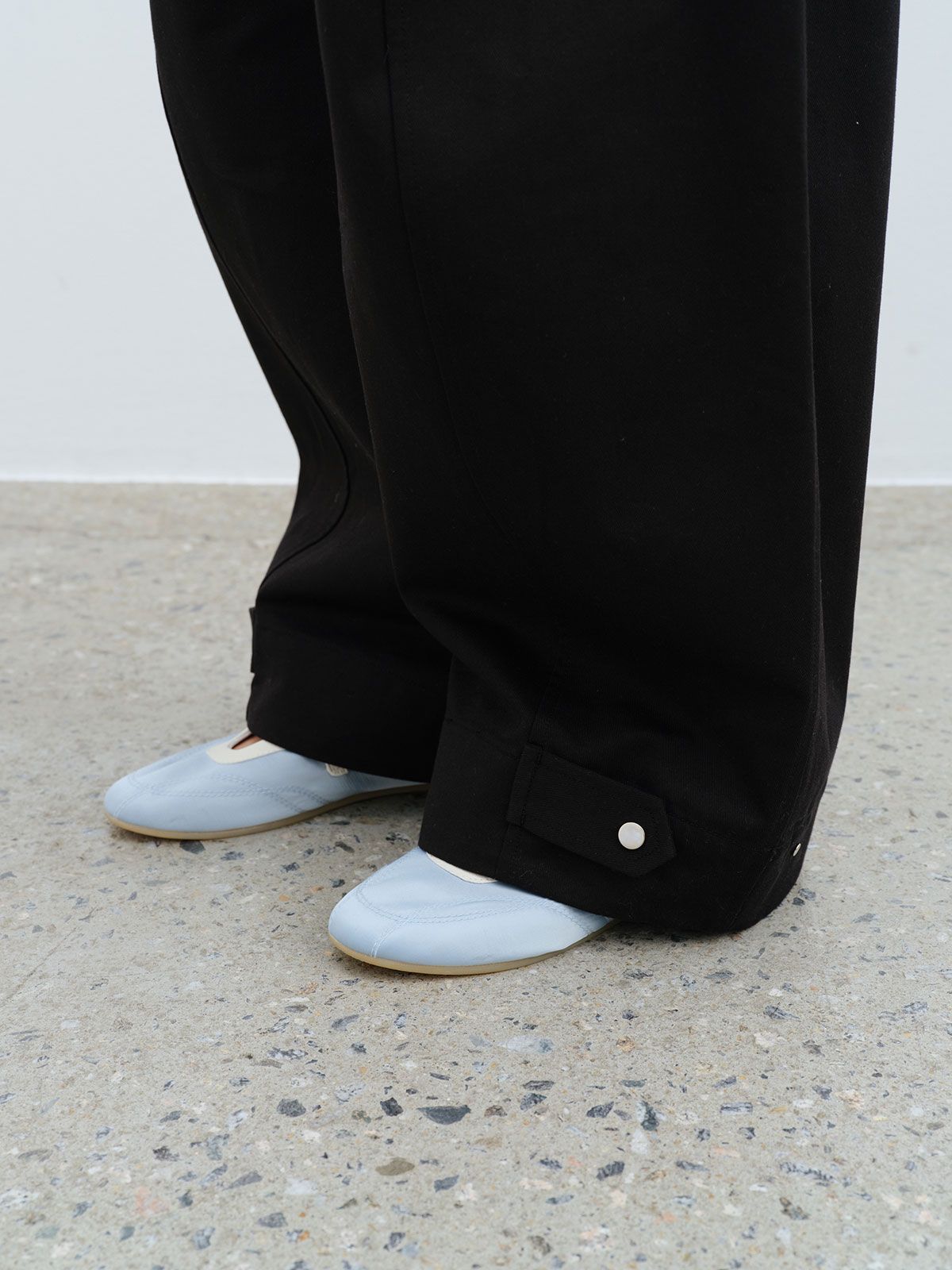 콥키노(KOBKINO) ADJUSTABLE CURVED WIDE PANTS (BLACK)
