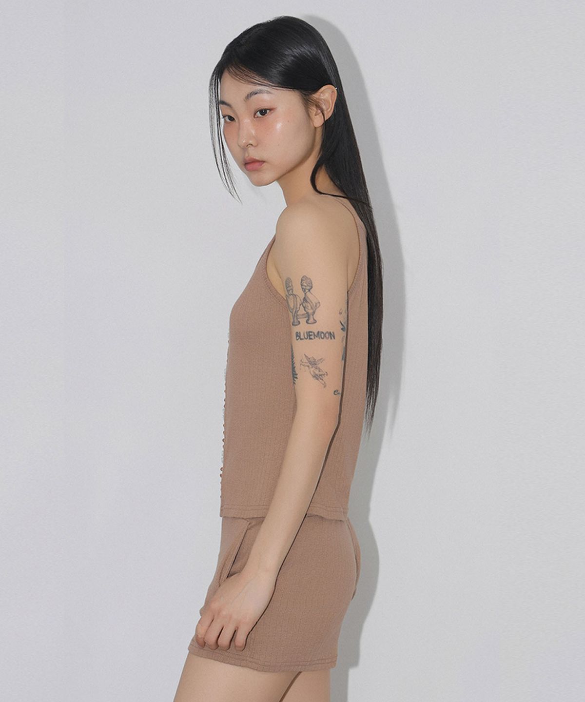 칙스(CHICKS) 골지 투버튼 나시 베스트 브라운