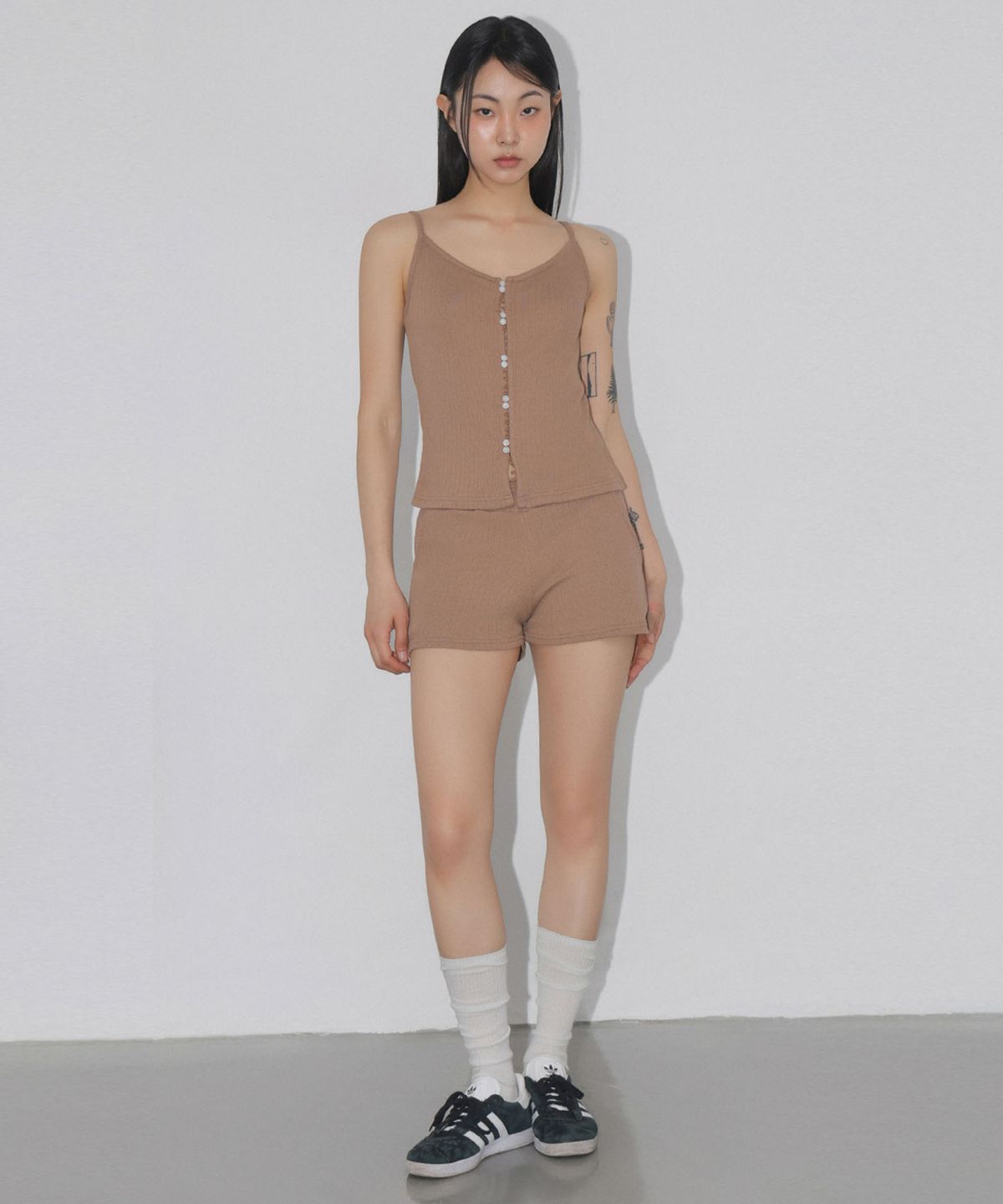 칙스(CHICKS) 골지 투버튼 나시 베스트 브라운