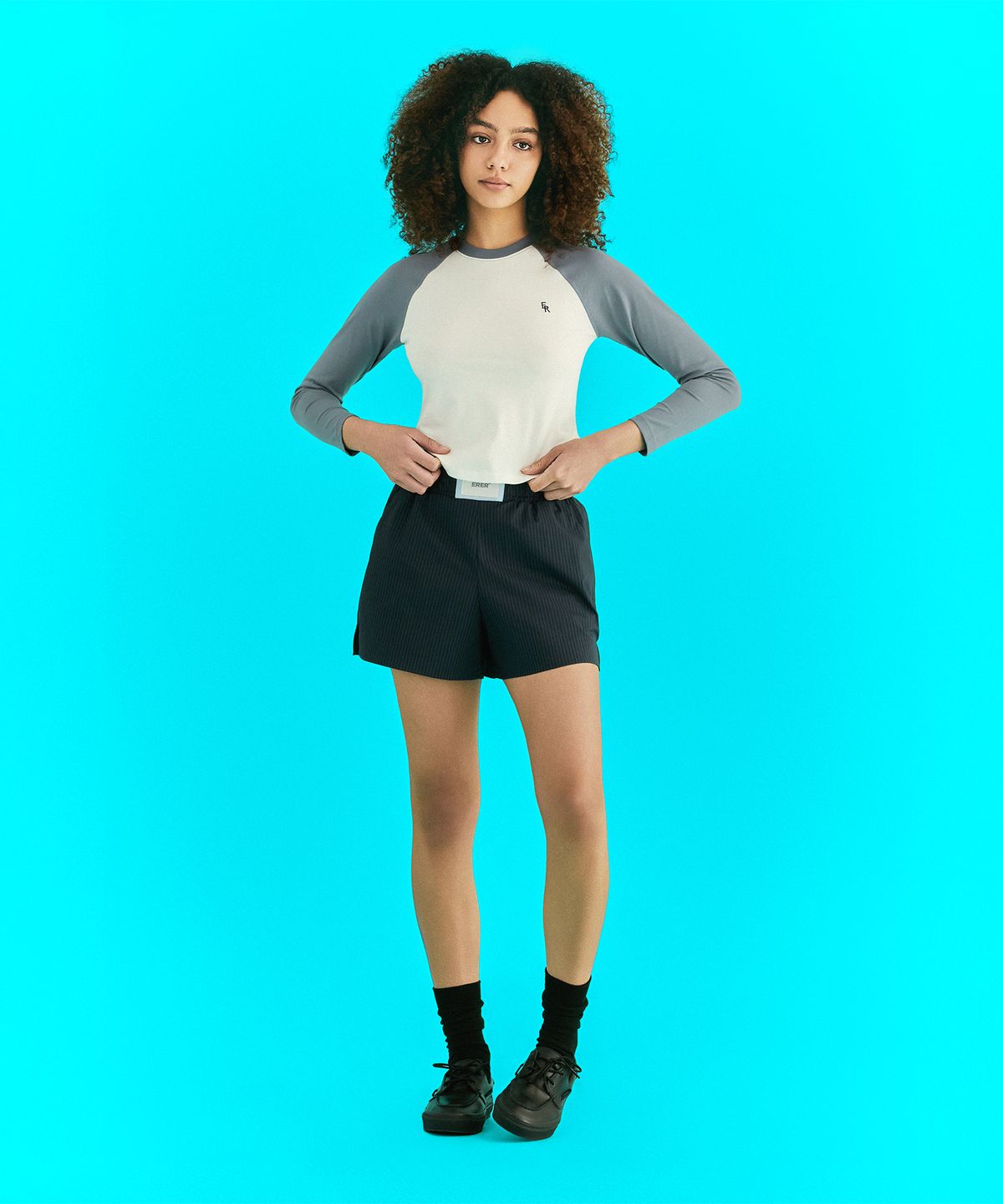 에르에르(ERER) Embroidered Logo Raglan T-Shirt Steal Blue