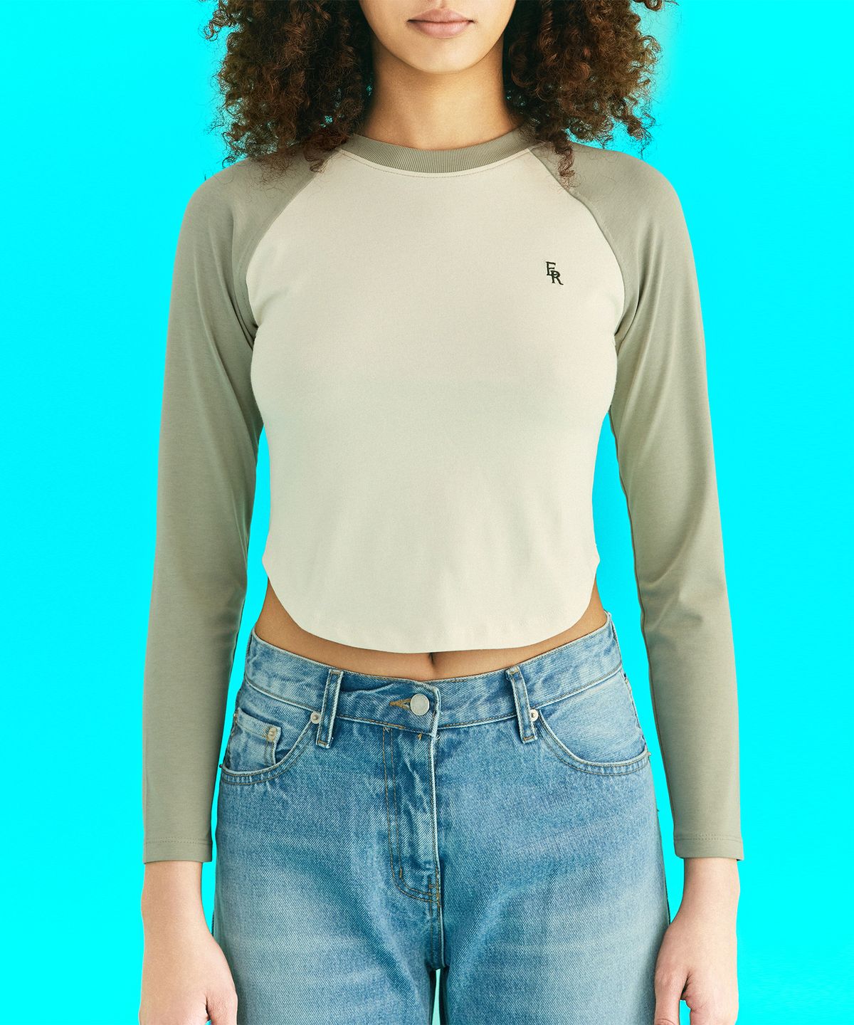 에르에르(ERER) Embroidered Logo Raglan T-Shirt Khaki