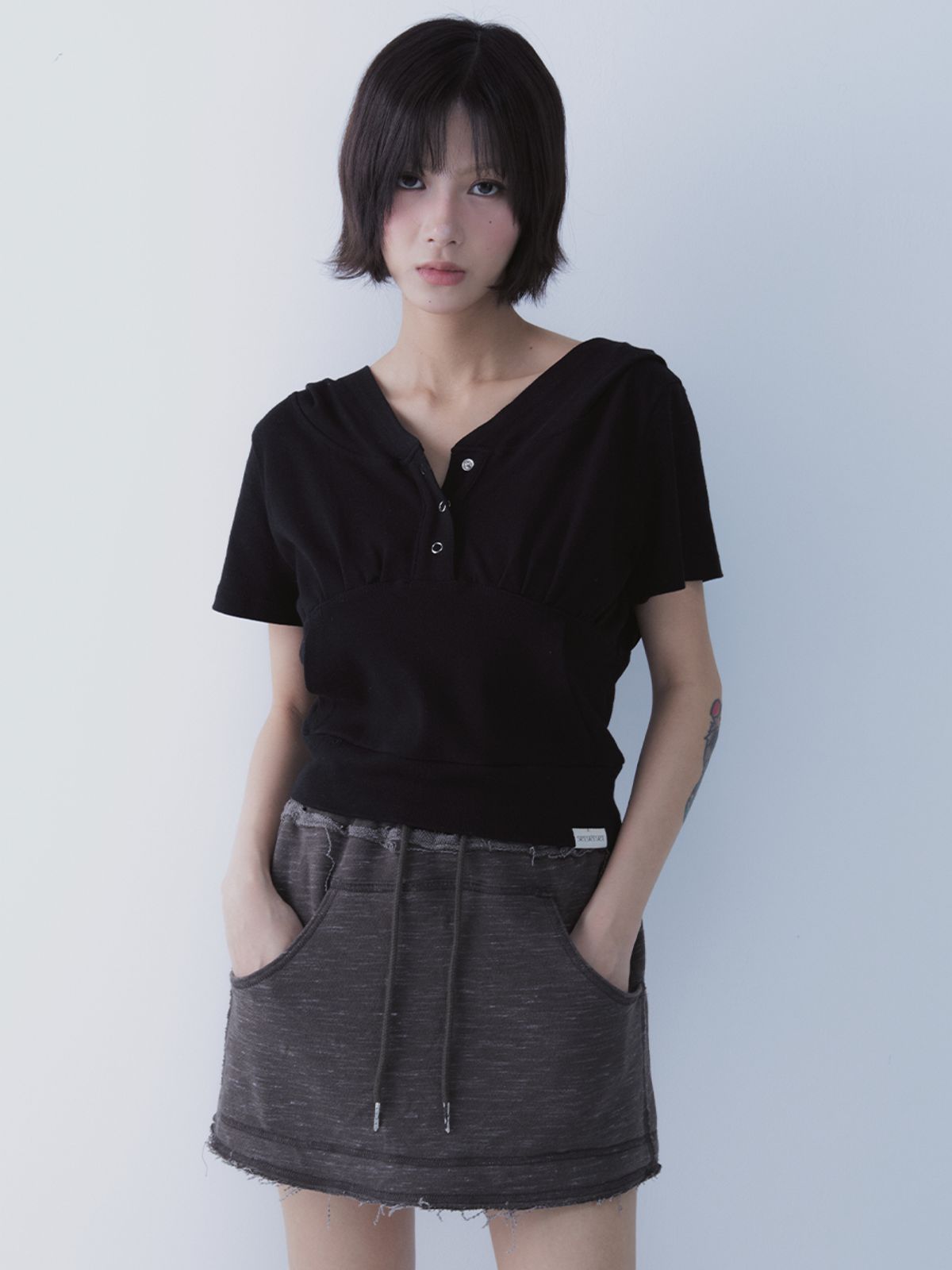 쎄쎄쎄(SETSETSET) SUMMER THREE BUTTON HOODIE BLACK