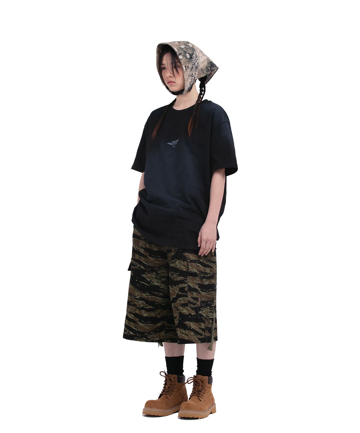 데프가먼츠(DEFGARMENTS) FEATHER BLUSH T-SHIRTS [BLACK]