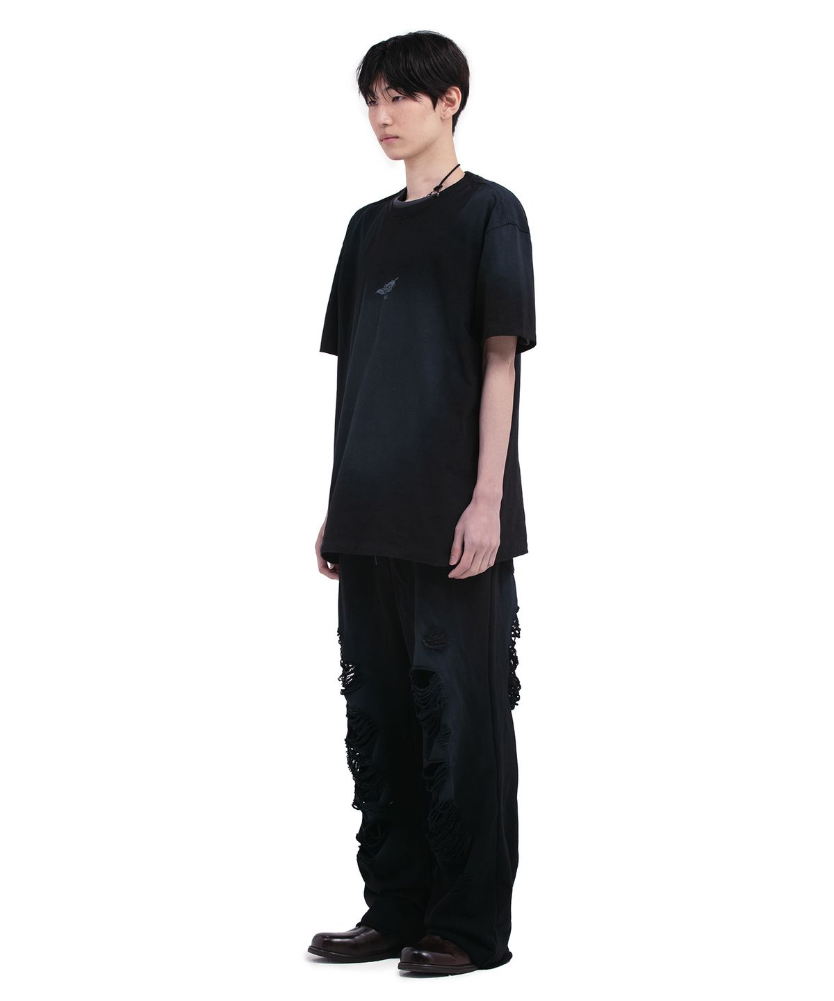 데프가먼츠(DEFGARMENTS) FEATHER BLUSH T-SHIRTS [BLACK]