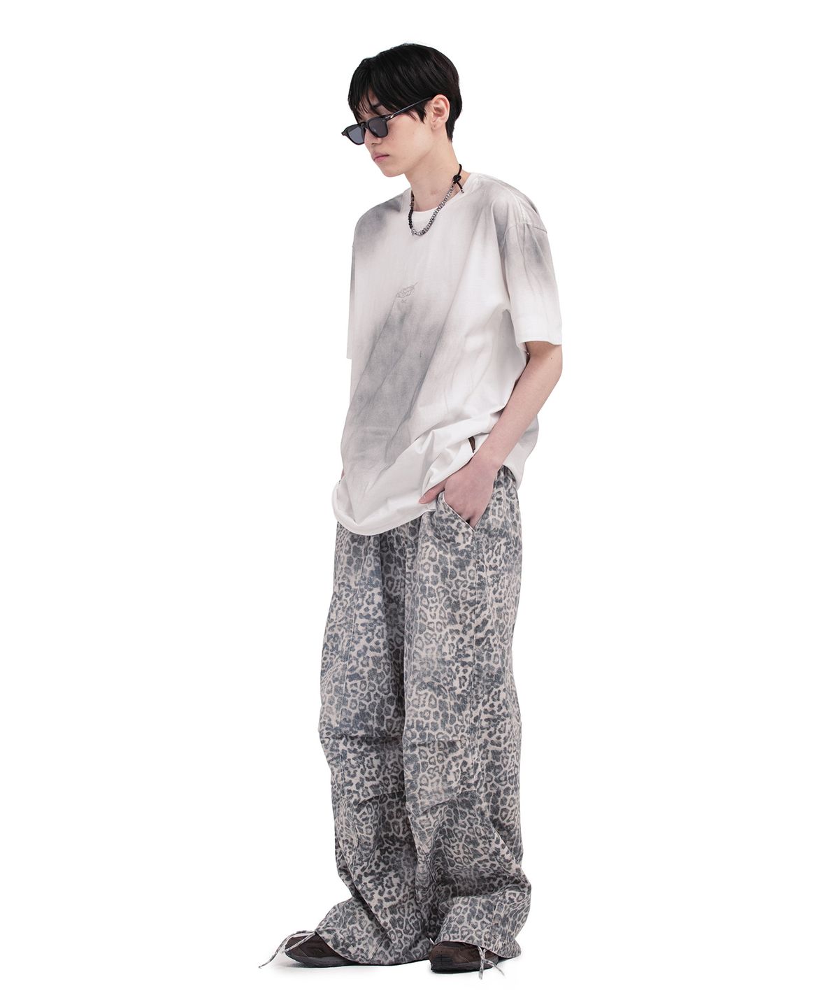 데프가먼츠(DEFGARMENTS) FEATHER BLUSH T-SHIRTS [WHITE]