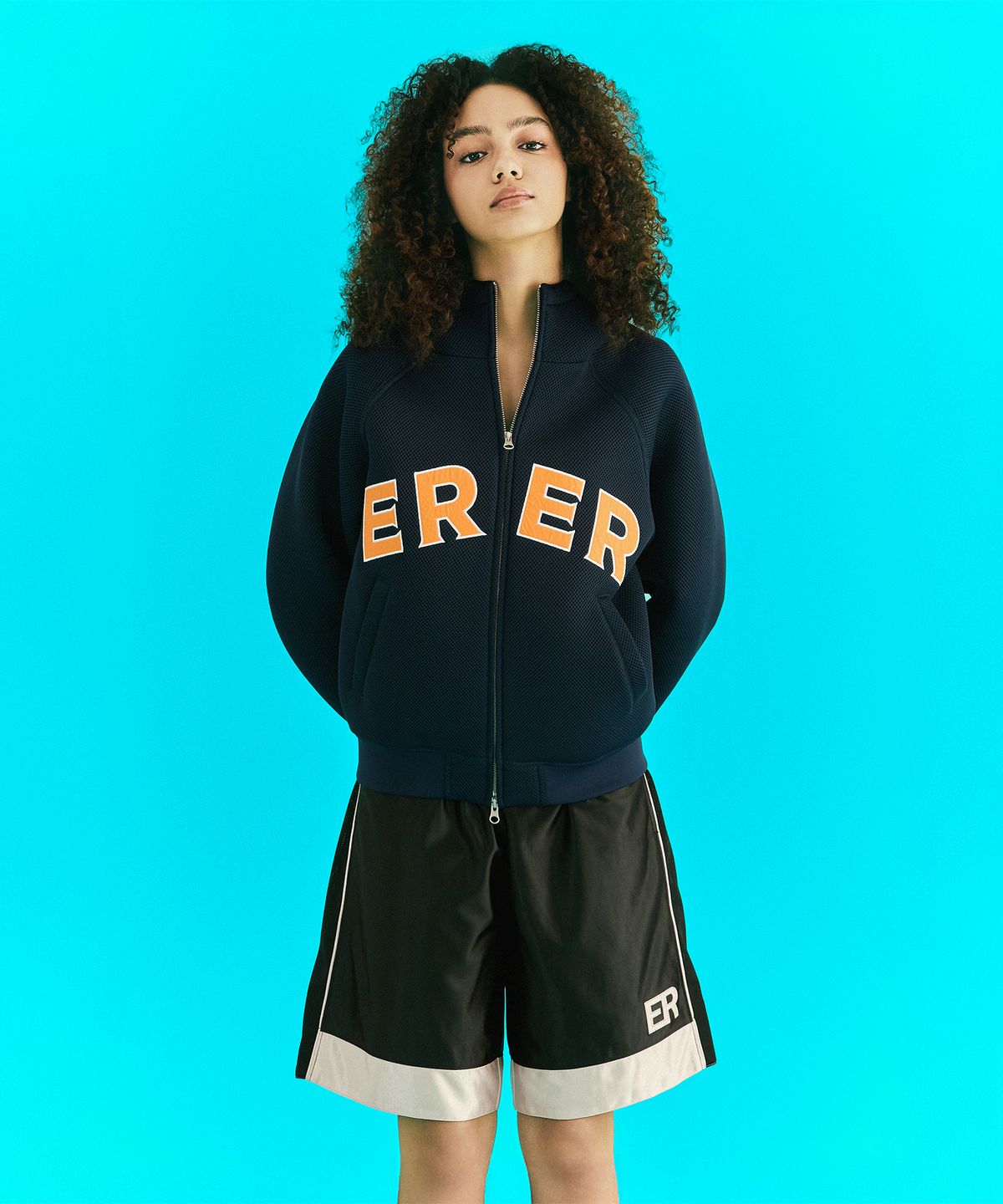 에르에르(ERER) [UN] Applique Basketball Pants Black