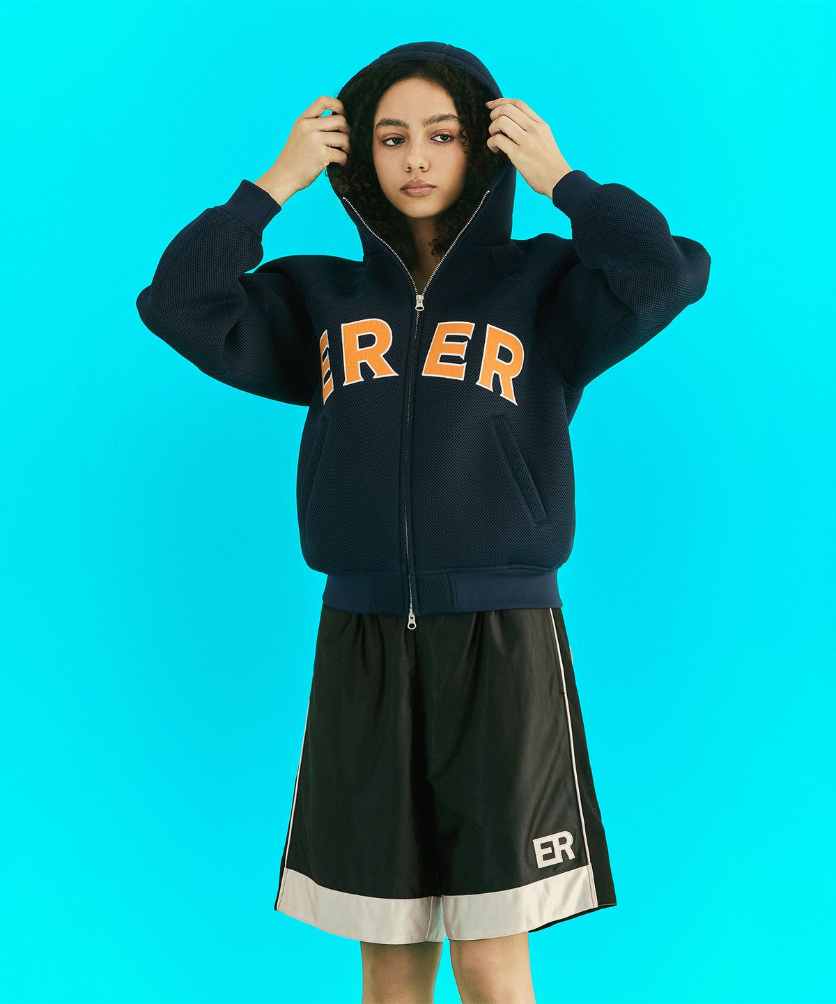 에르에르(ERER) [UN] Applique Basketball Pants Black