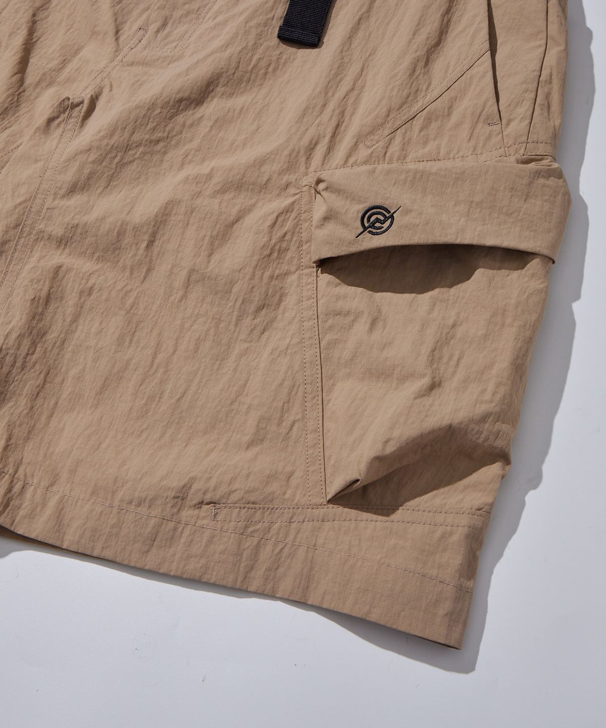 칼라파타르(KALAPATTHAR) Nylon Taslan Belted Cargo Shorts - Beige