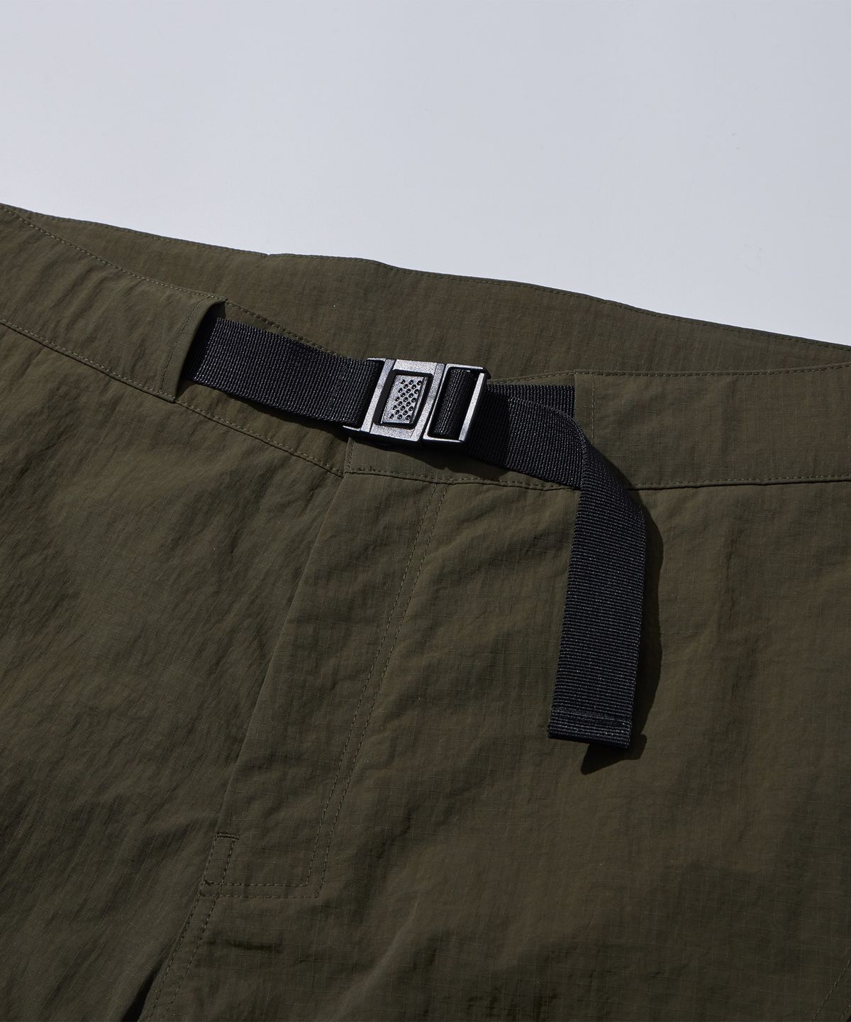 칼라파타르(KALAPATTHAR) Nylon Taslan Belted Cargo Shorts - Khaki