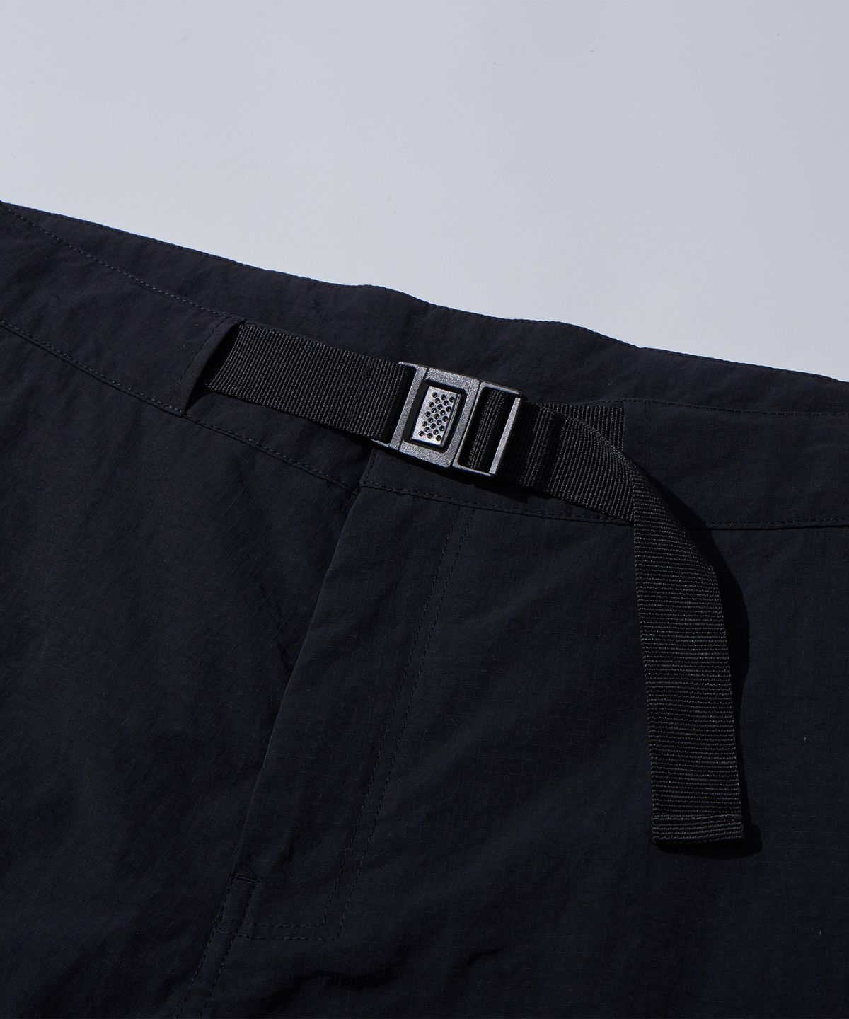 칼라파타르(KALAPATTHAR) Nylon Belted Cargo Shorts - Black
