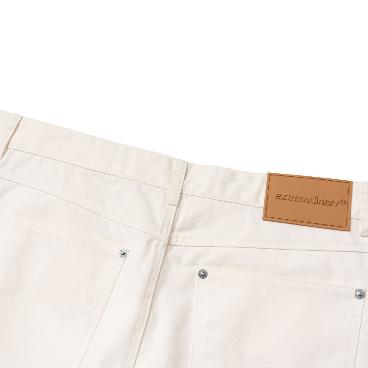 엑스트라오디너리(EXTRAORDINARY) COATING CANVAS DOUBLE KNEE SHORTS OFF WHITE