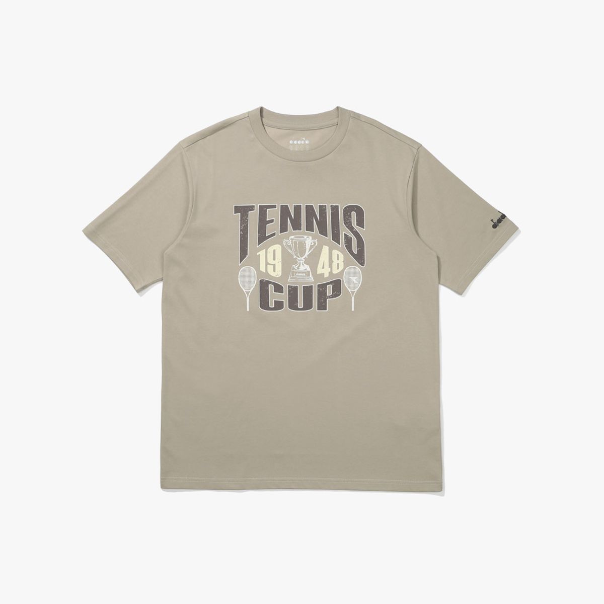 디아도라(diadora) 아카이브 테니스 그래픽 반팔 티셔츠 BEIGE
