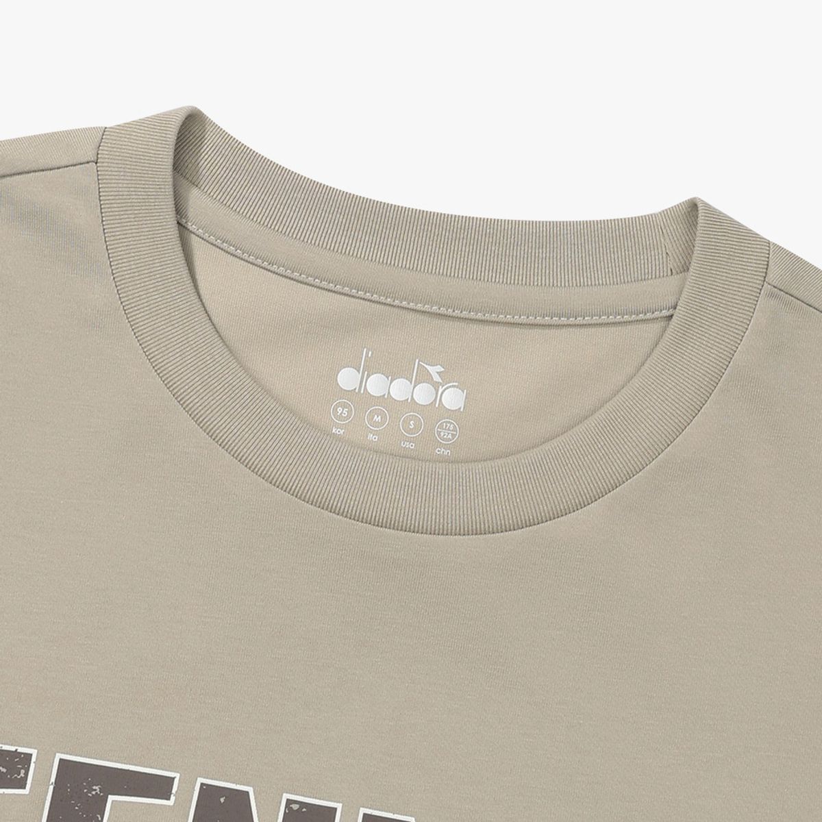 디아도라(diadora) 아카이브 테니스 그래픽 반팔 티셔츠 BEIGE