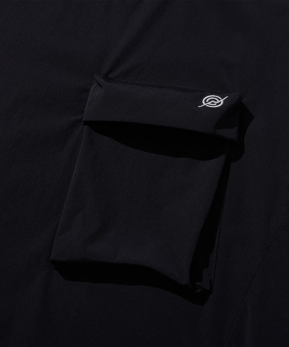 칼라파타르(KALAPATTHAR) Woven Utility Pocket T-Shirt - Black