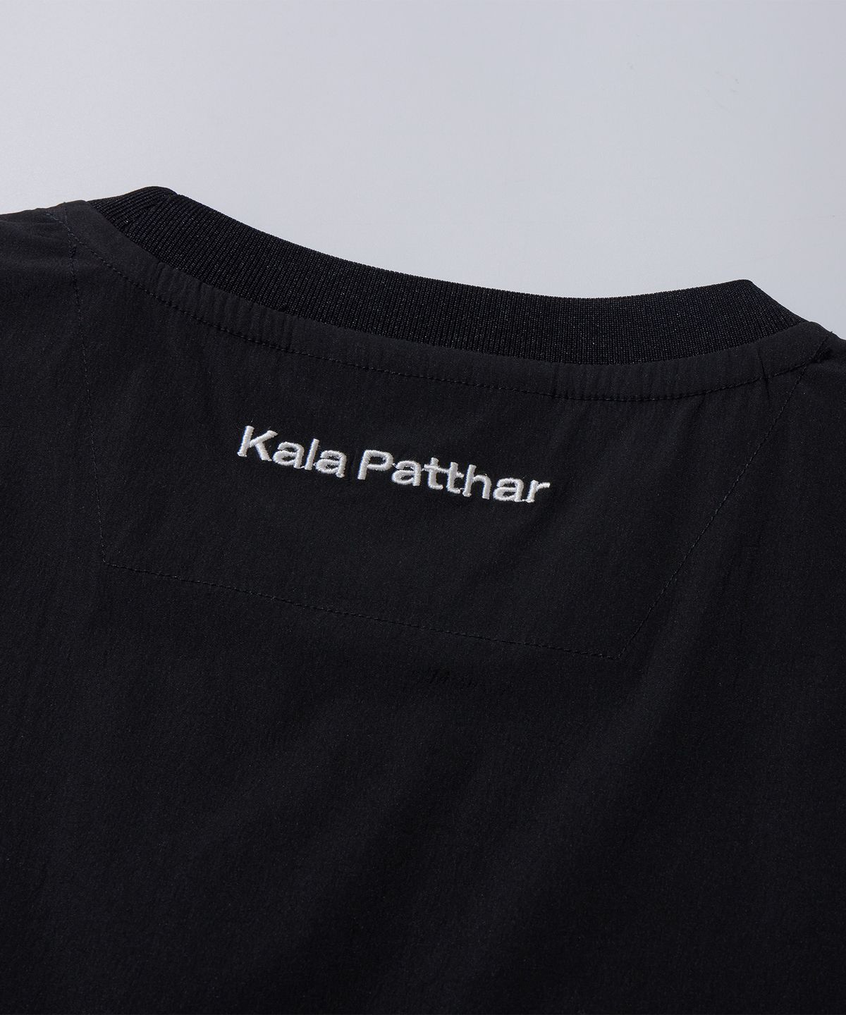 칼라파타르(KALAPATTHAR) Woven Utility Pocket T-Shirt - Black