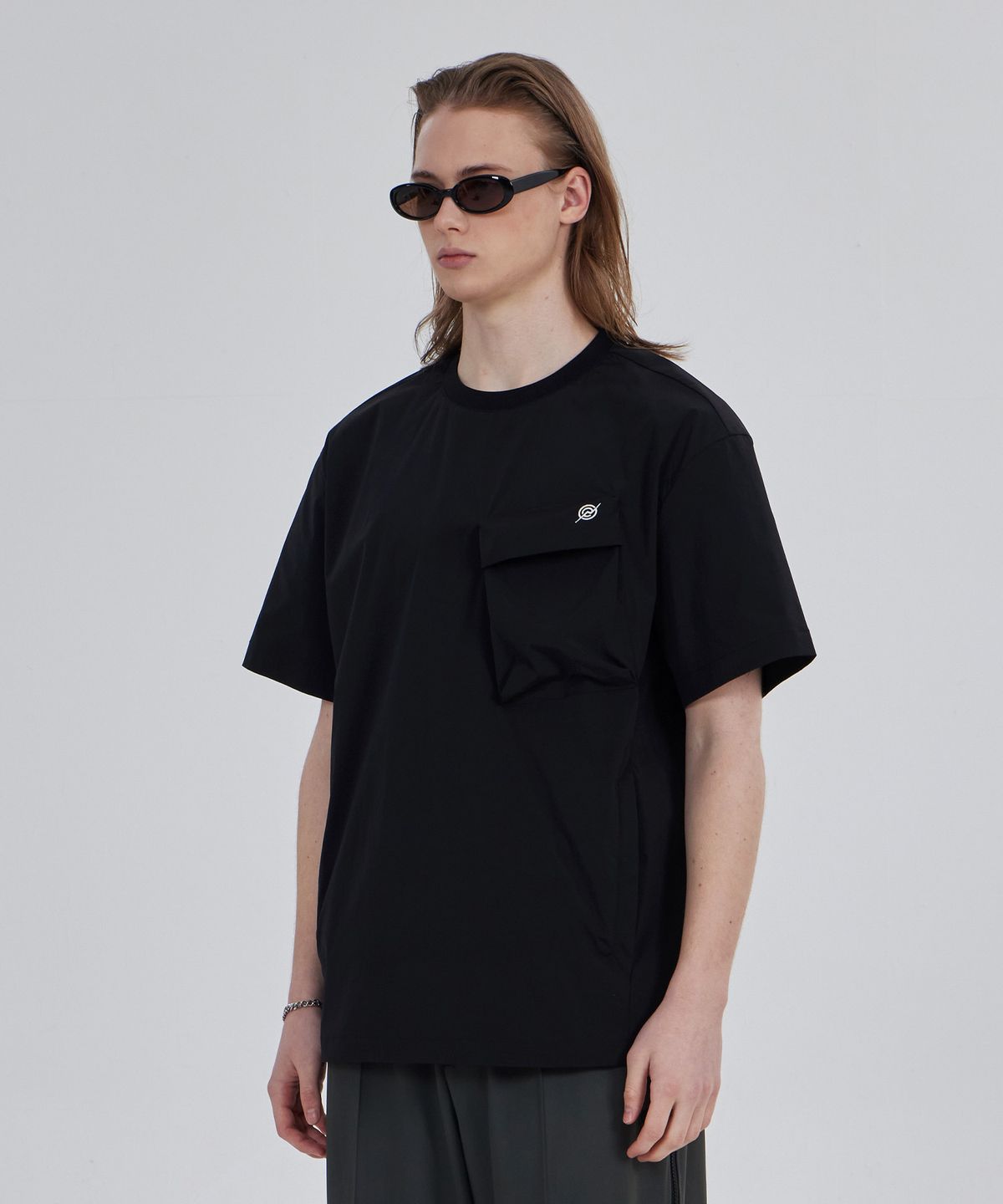 칼라파타르(KALAPATTHAR) Woven Utility Pocket T-Shirt - Black
