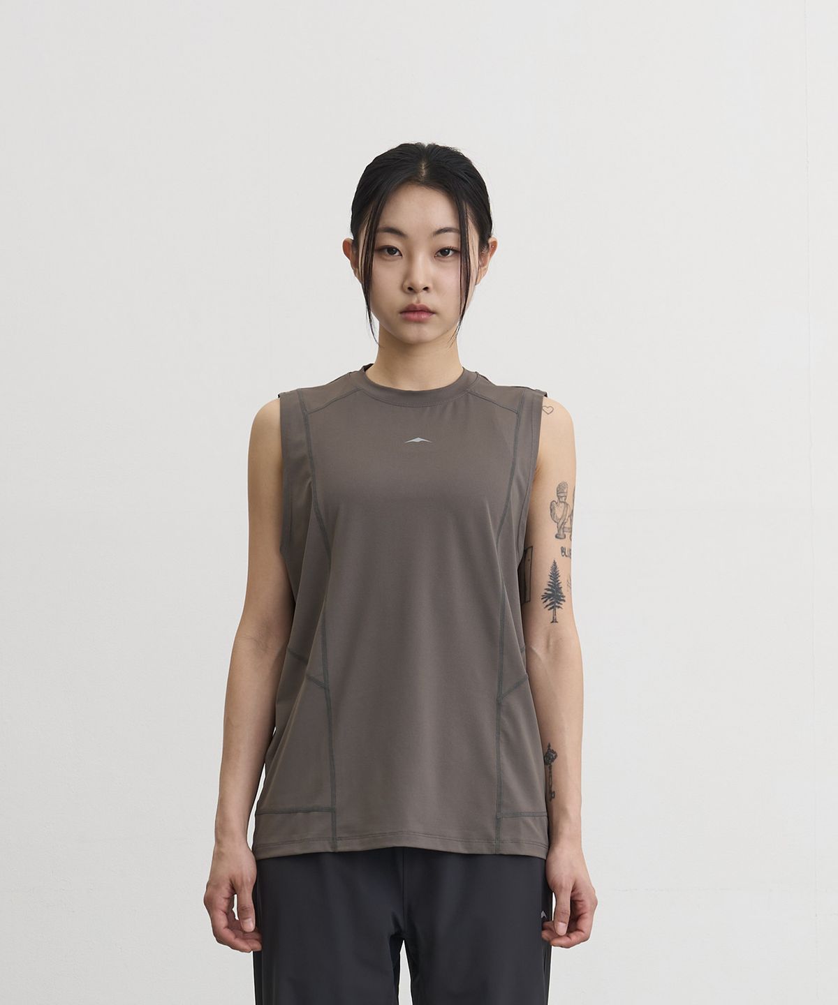 고요웨어(GOYOWEAR) 디비전 아스킨 슬리브리스 (카키 그레이)