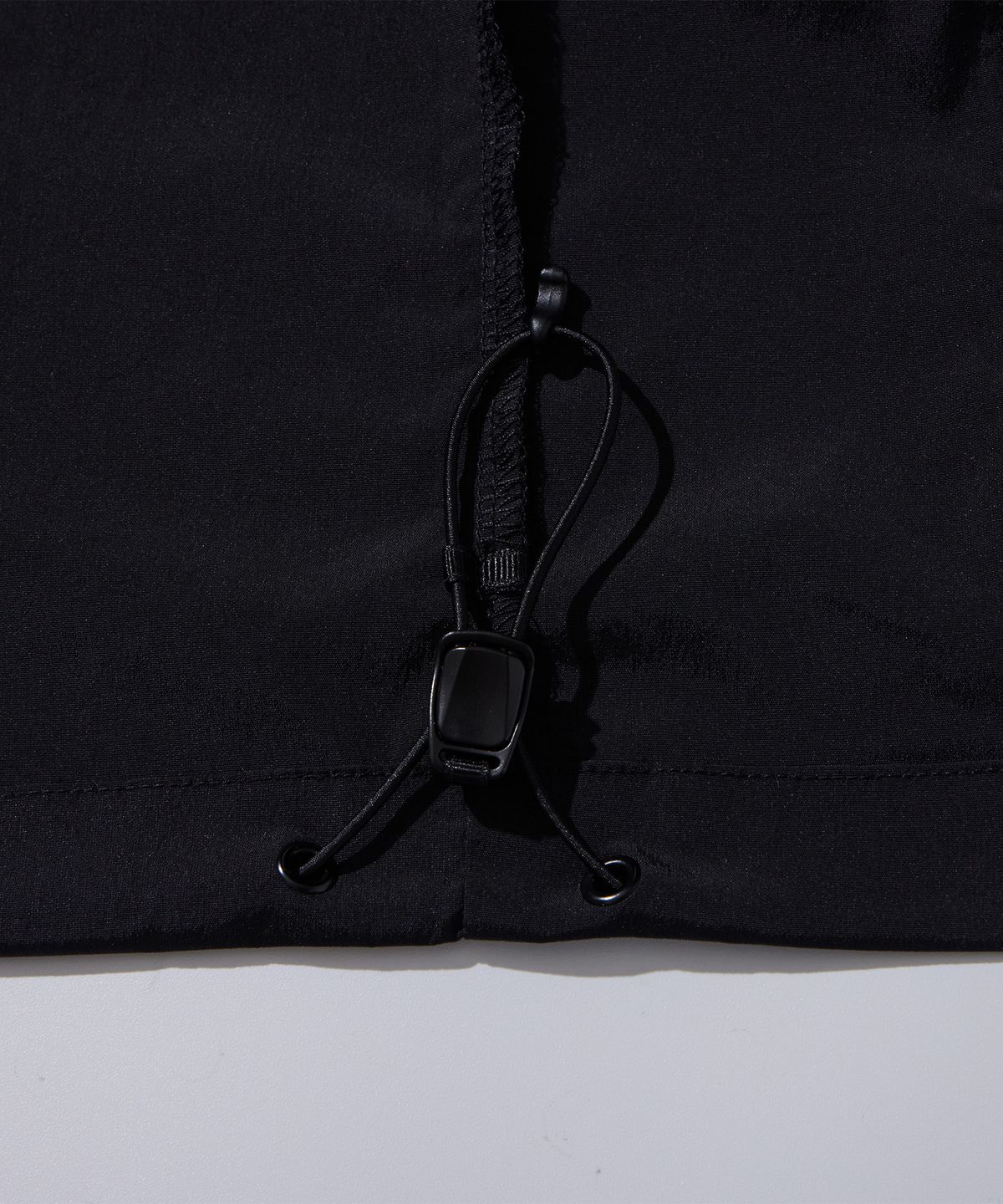 칼라파타르(KALAPATTHAR) Woven Logo Back Pocket T-Shirt - Black