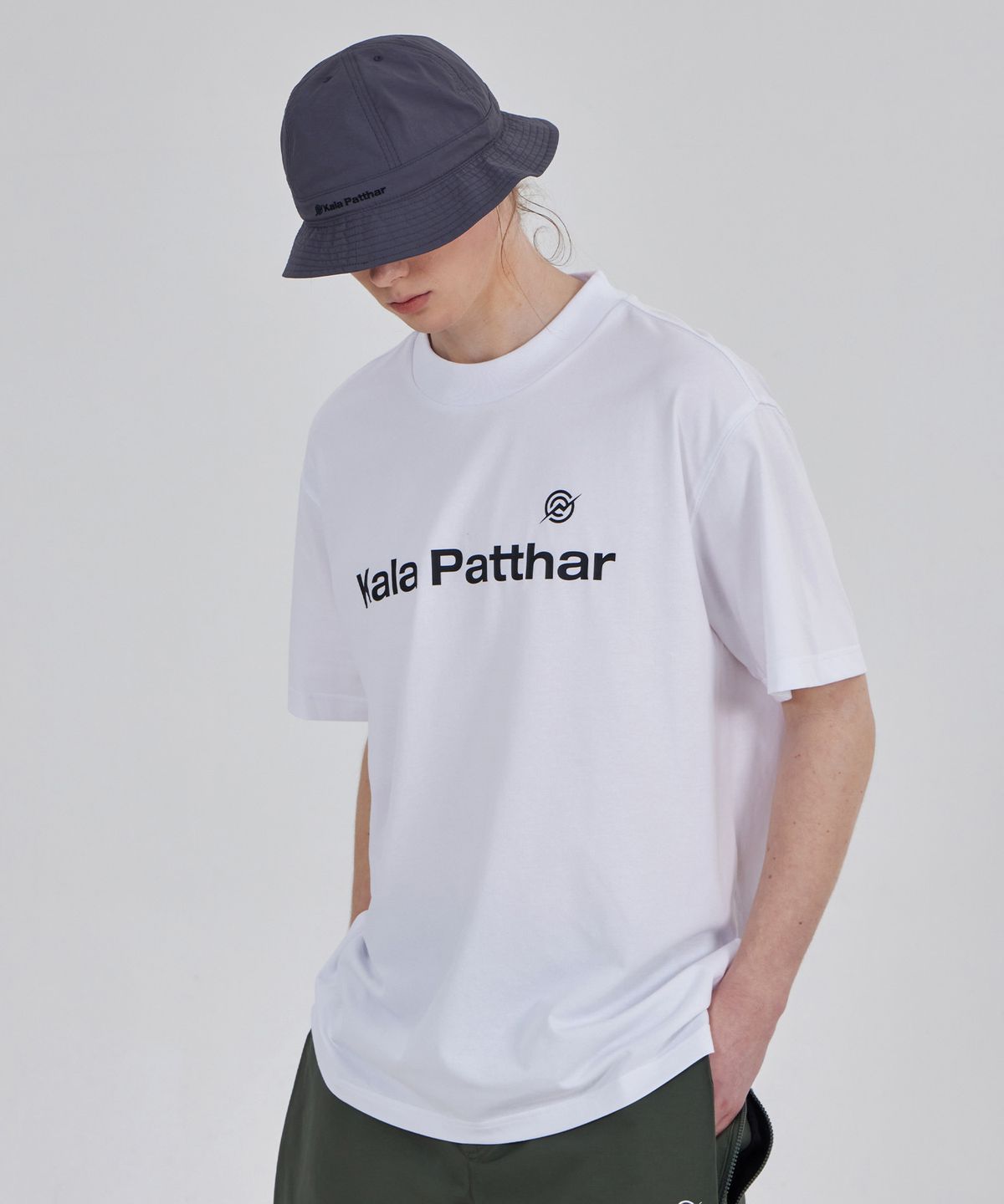 칼라파타르(KALAPATTHAR) Flower Graphic Back Logo T-Shirt - White