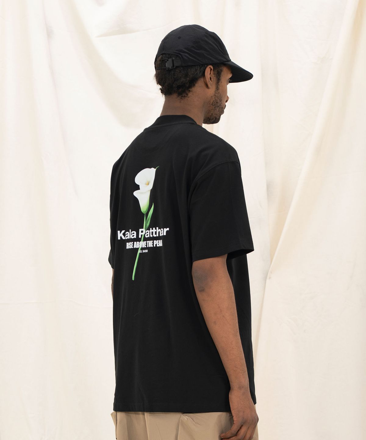 칼라파타르(KALAPATTHAR) Flower Graphic Back Logo T-Shirt - Black