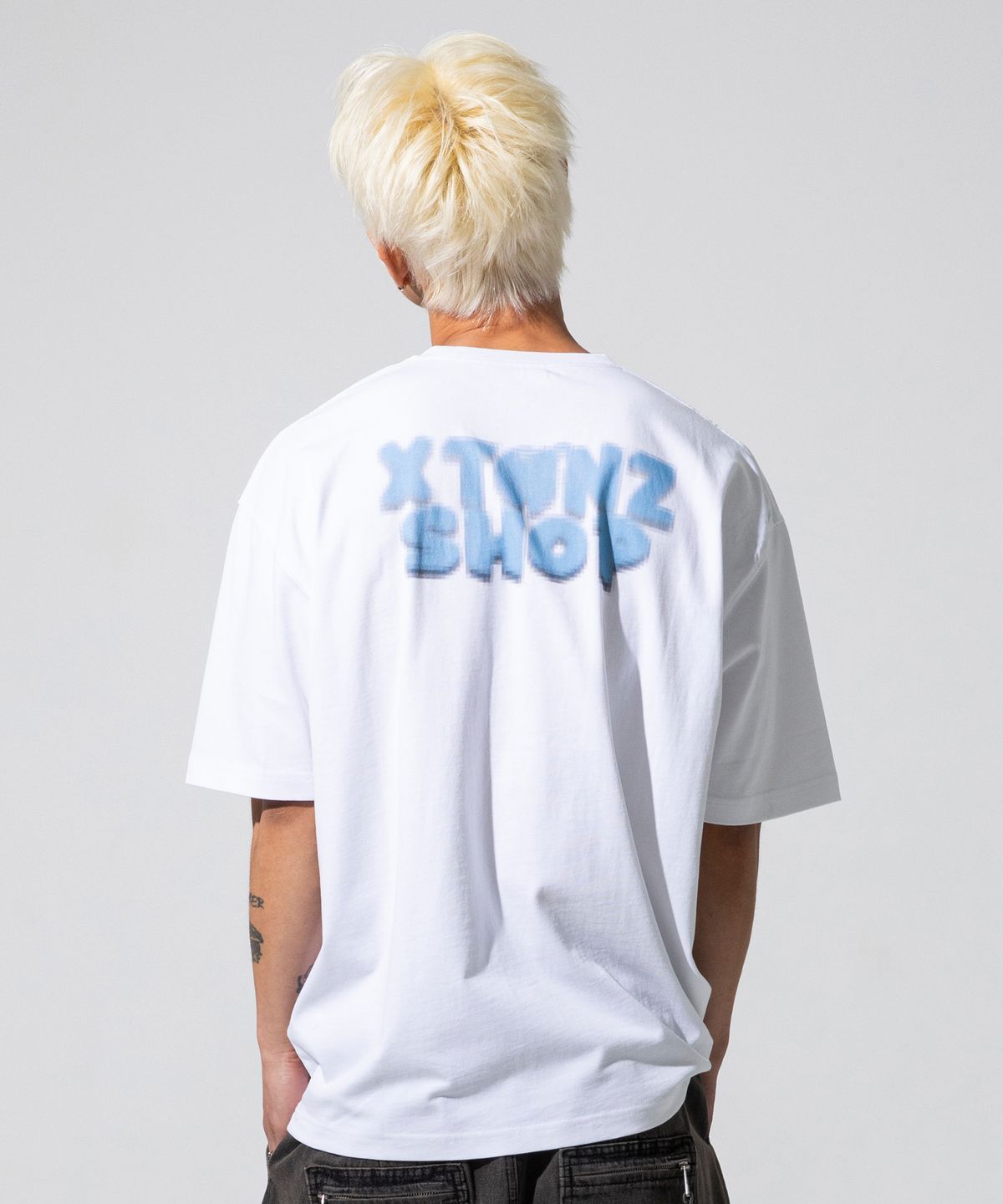 엑스톤즈(XTONZ) XTT127 픽셀 체크 아플리케 티셔츠 (WHITE)