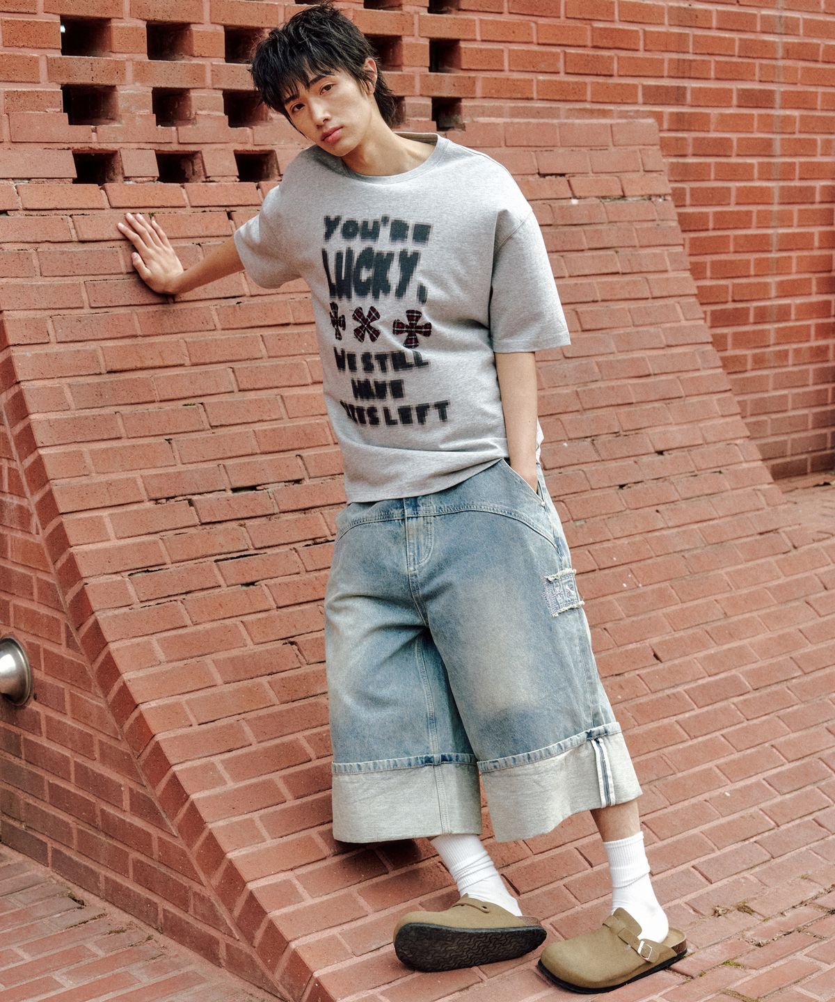 엑스톤즈(XTONZ) XTT127 픽셀 체크 아플리케 티셔츠 (GRAY)