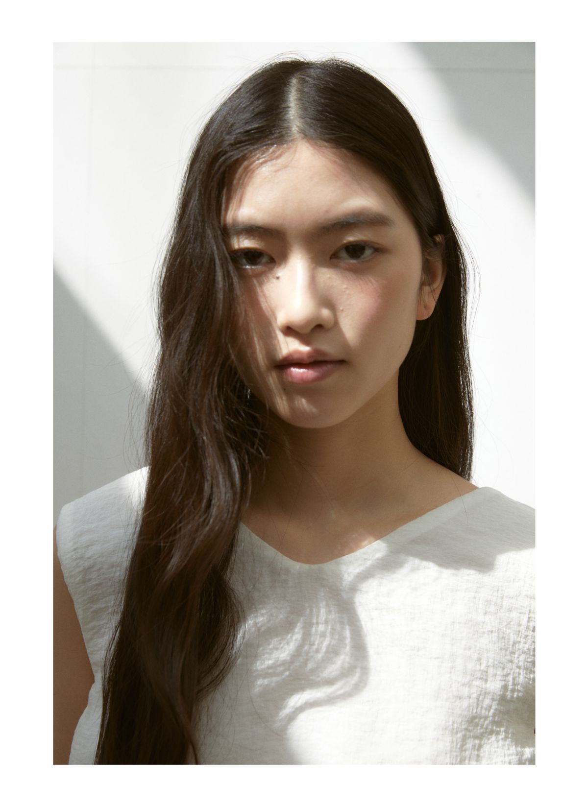 안아(AN-A) V 넥 셔링 탑