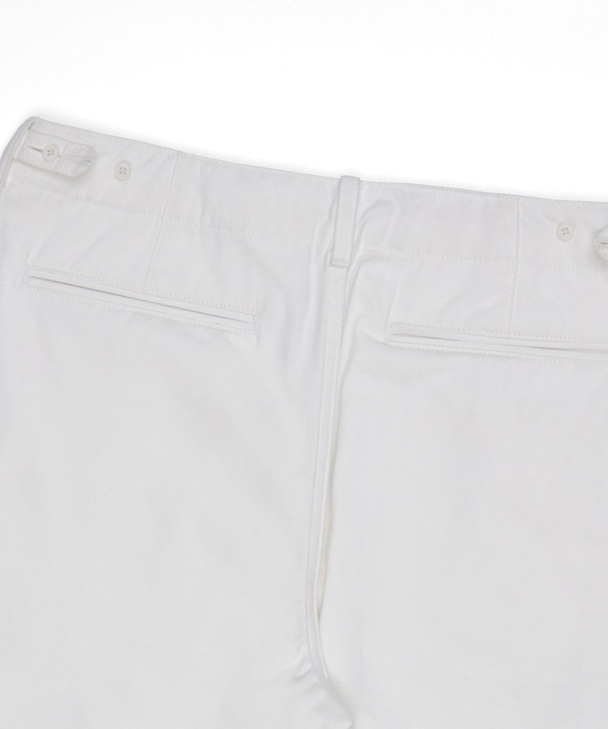 필더스(FIELDERS) BASIC STANDARD FIT ONE-TUCK SHORTS WHITE