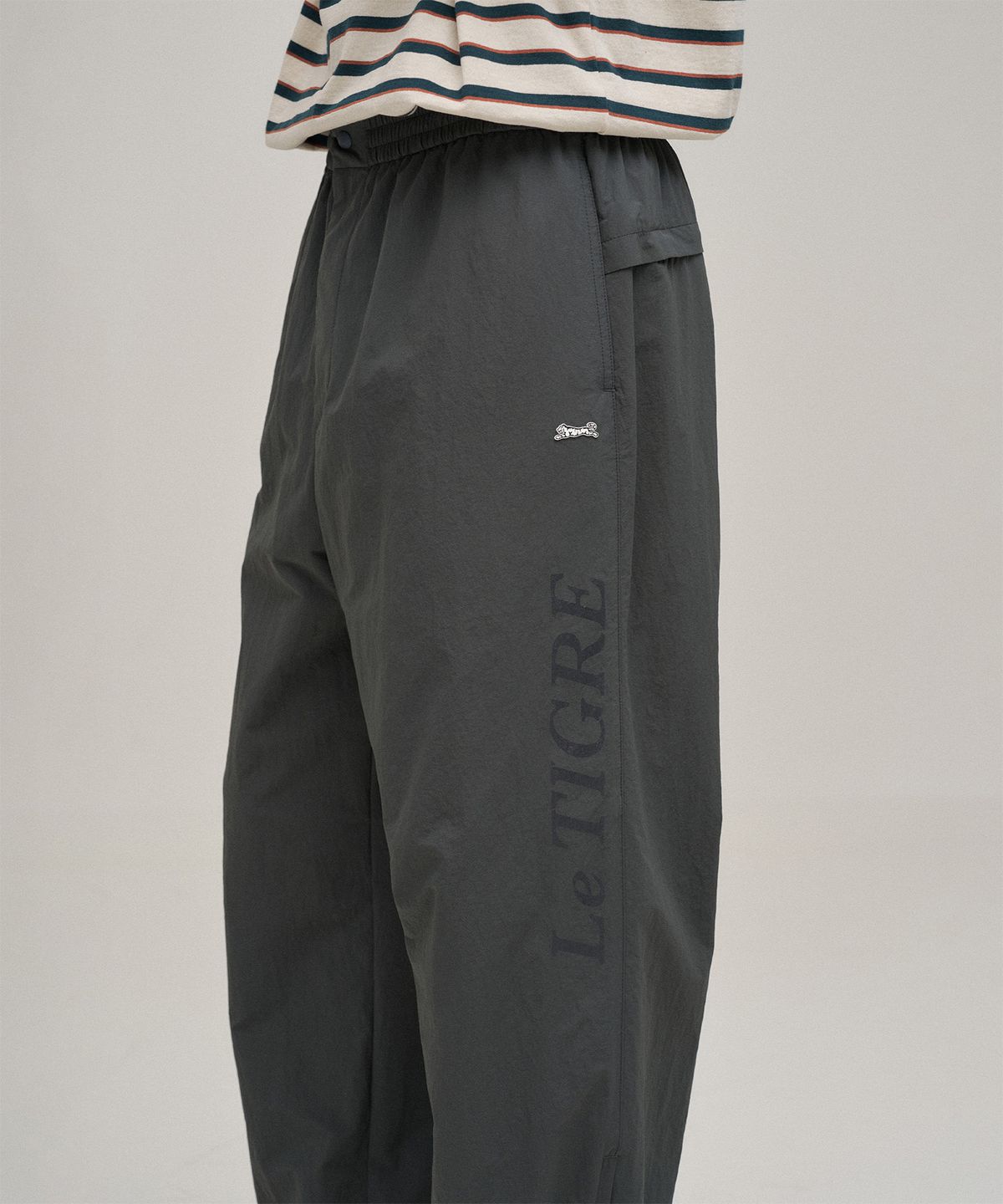 르티그레(LE TIGRE) Breeze Training pants (Khaki Gray)