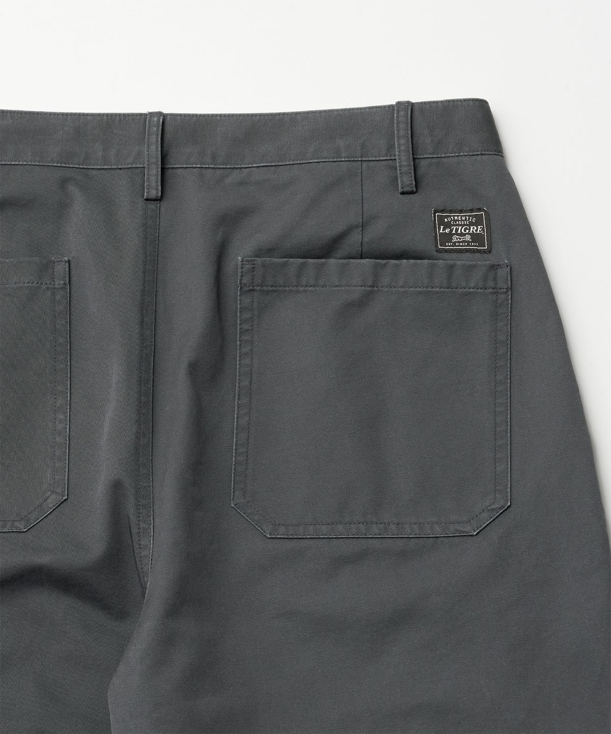 르티그레(LE TIGRE) Classic Chino pants (Graphite)