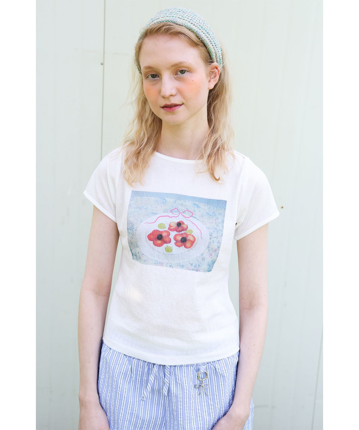 포에브(POEV) Berry Flower T-shirt - White
